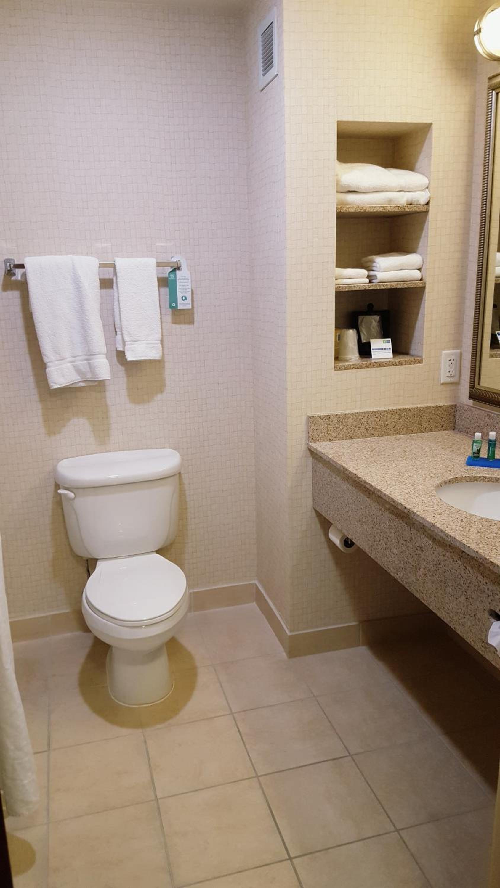 Standard King Room - Photo 2