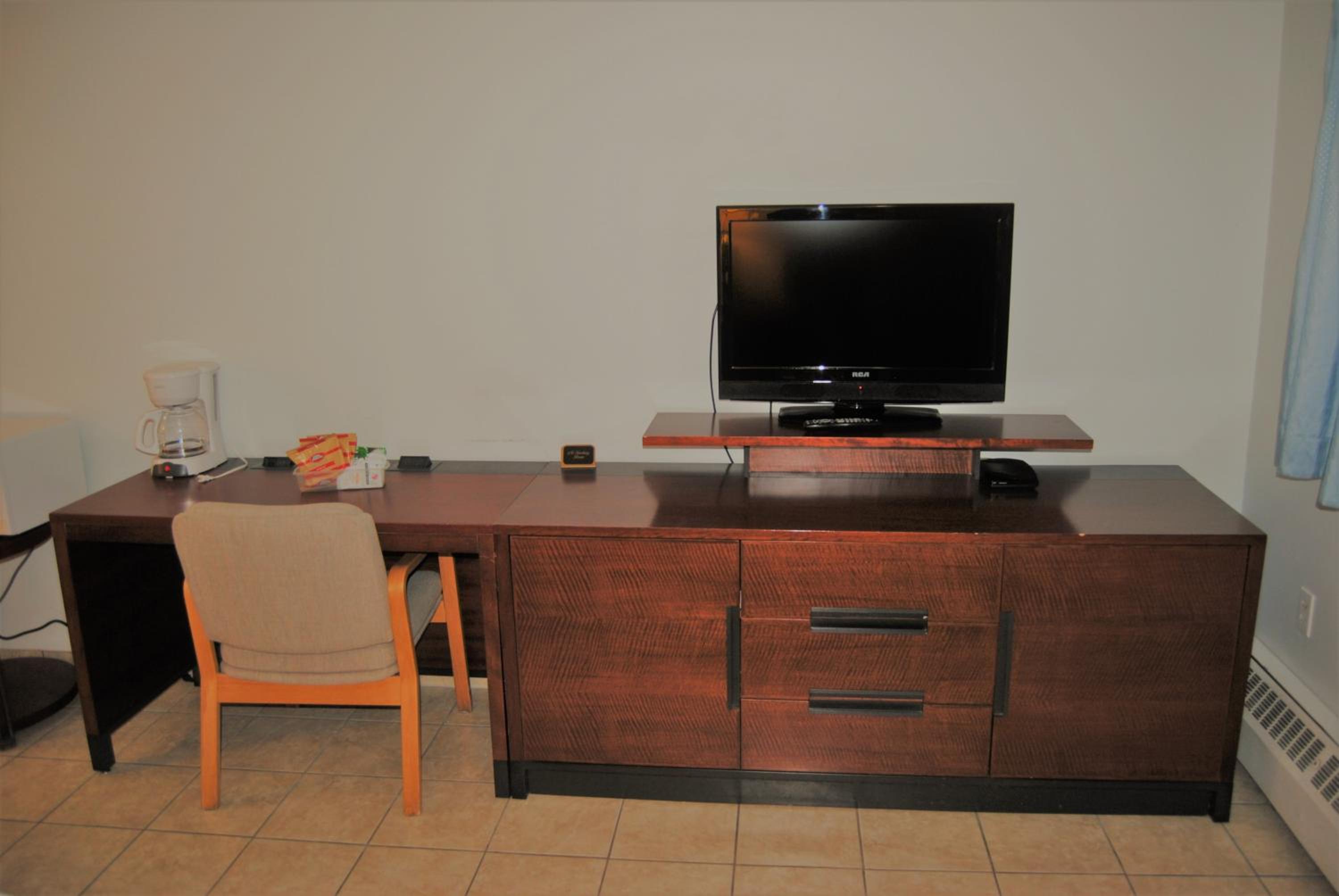 Deluxe Queen Studio