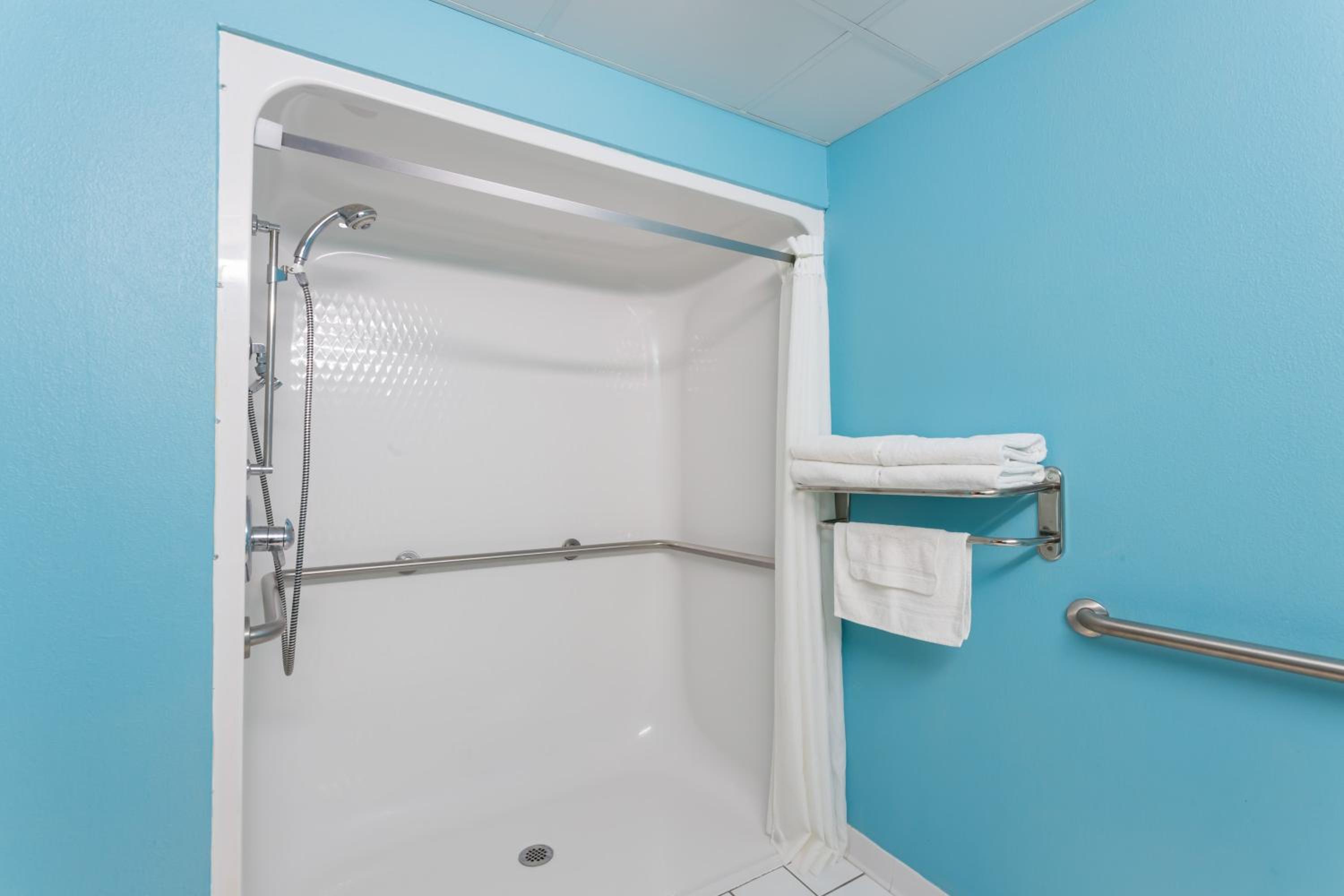 King Room - Disability Access - Non-Smoking - Photo 2