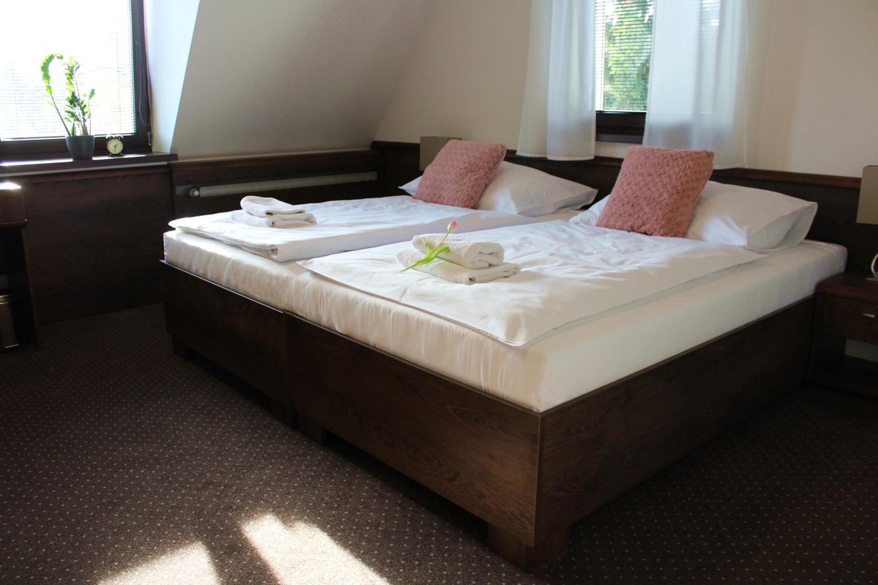 Double Room with King-Size Bed and Welcome Drink photo 2