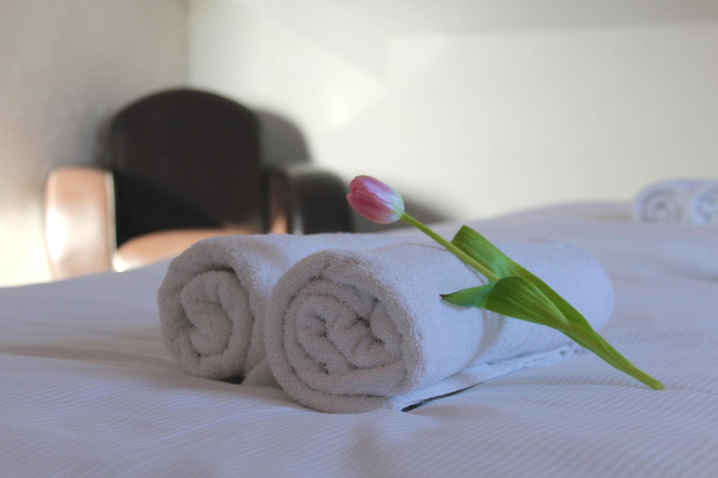 Double Room with King-Size Bed and Welcome Drink photo 3