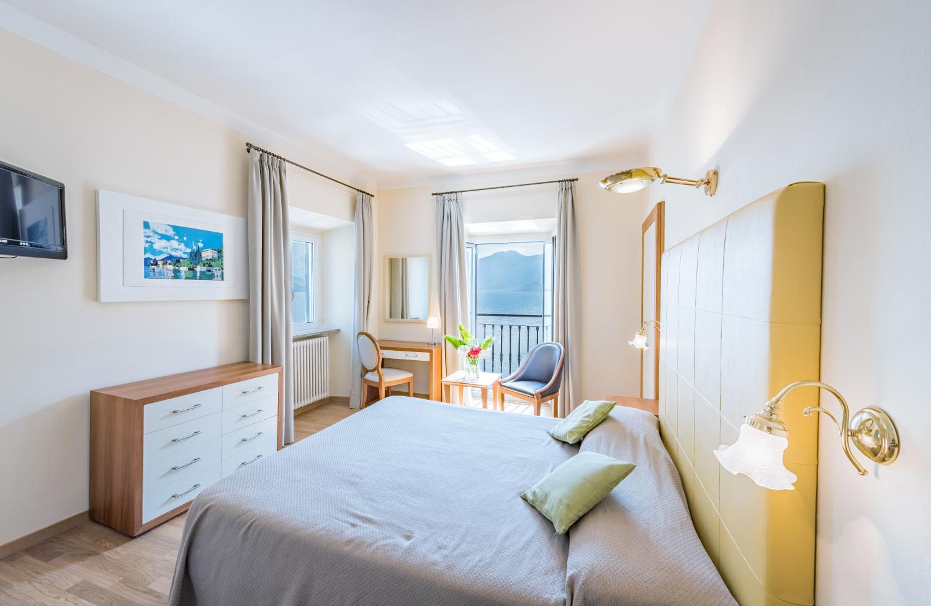 Superior Double Room with Lake View - Photo 1