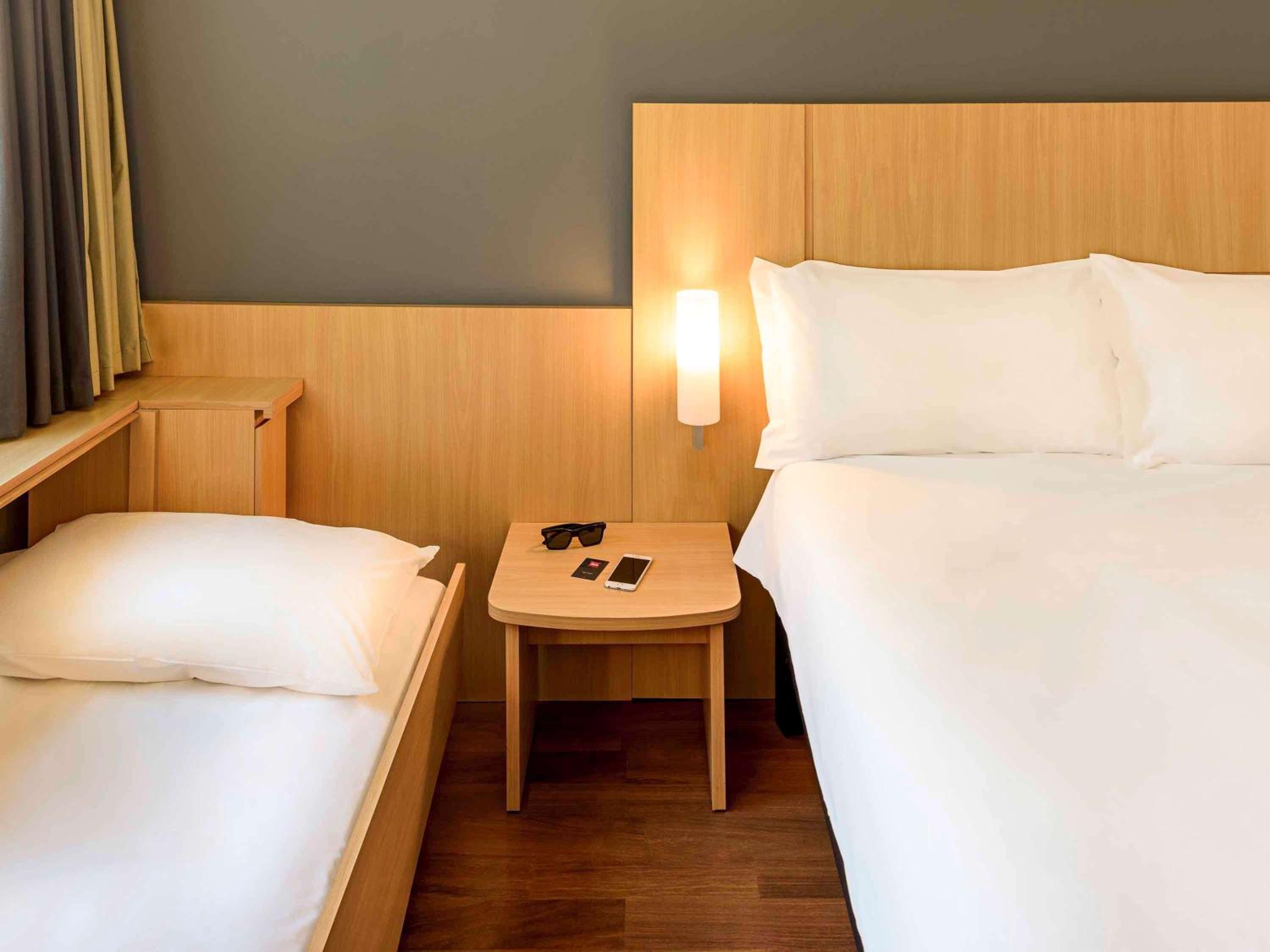 Standard Double Room with One Child Extra Bed thumbnail 5