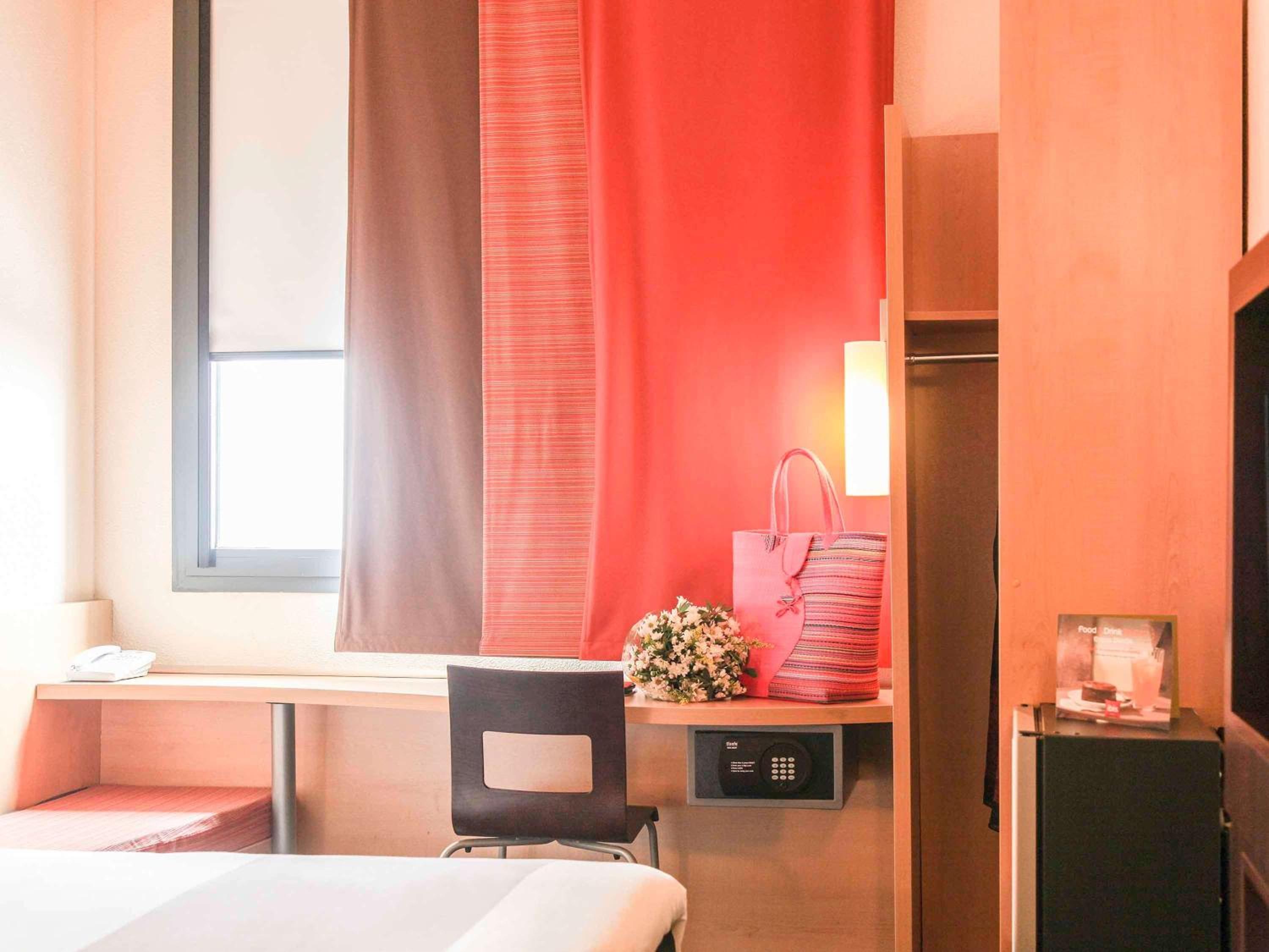 Standard Room with Two Single Beds photo 3