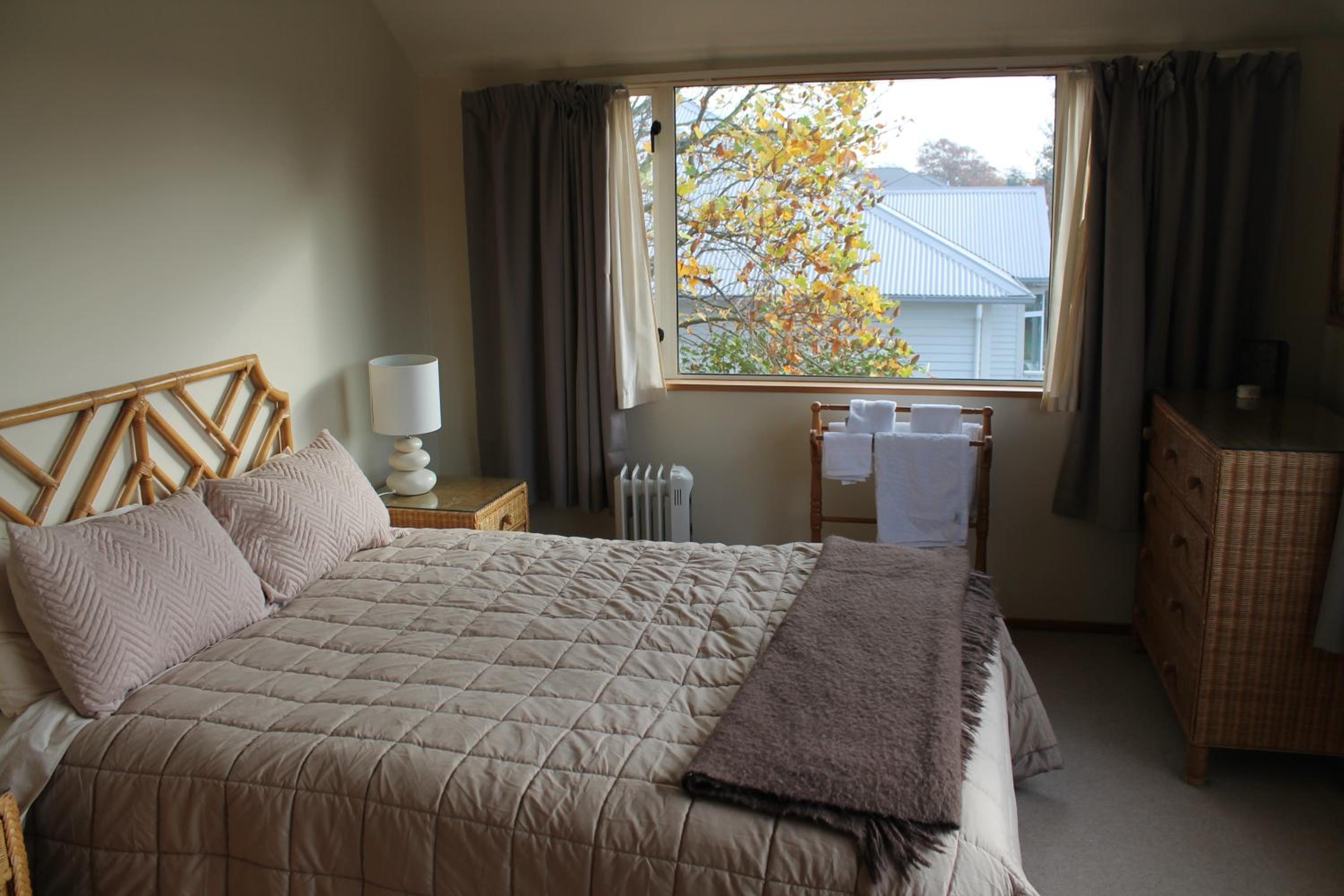Deluxe Queen Room
