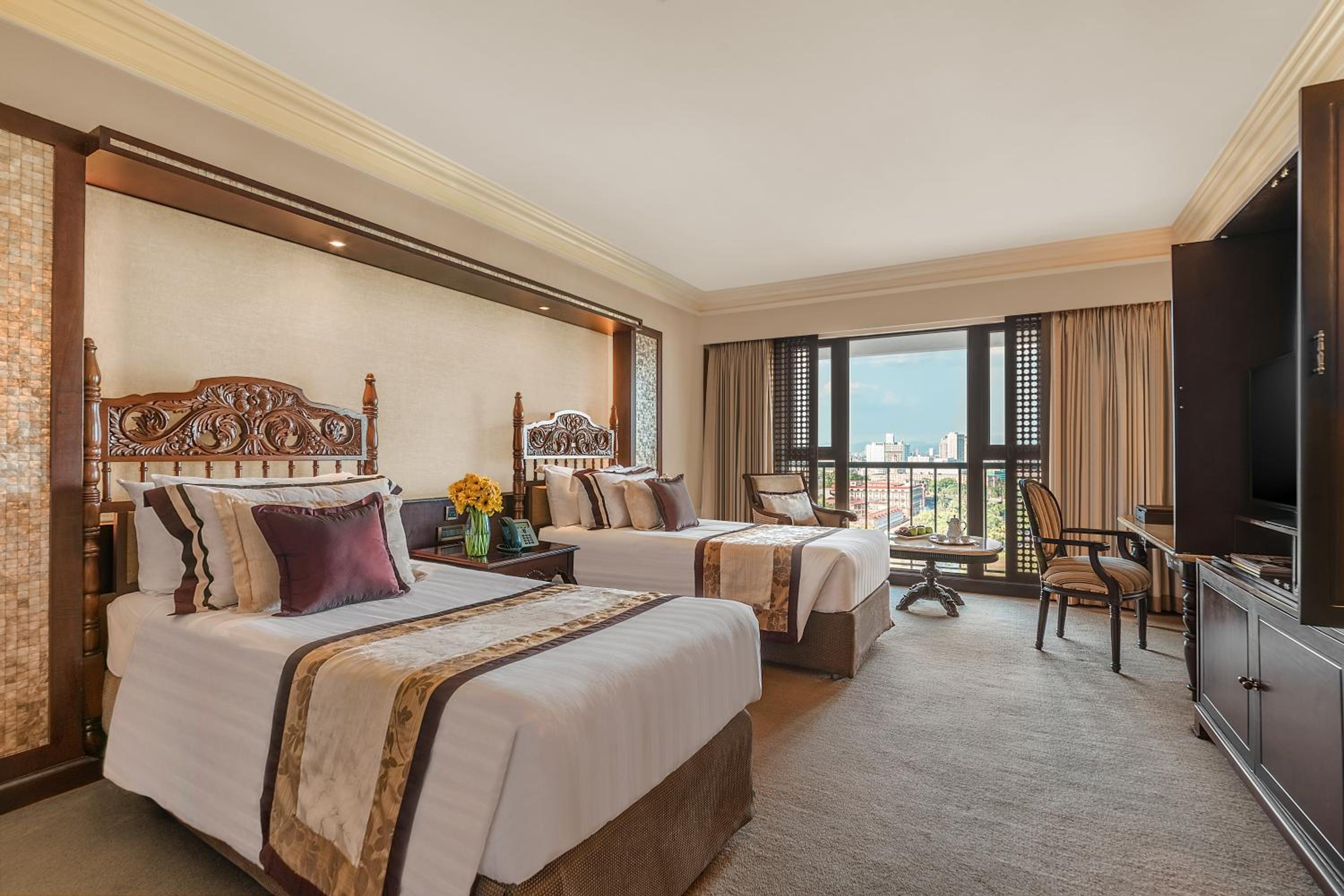 Tower Deluxe Room - Photo 5