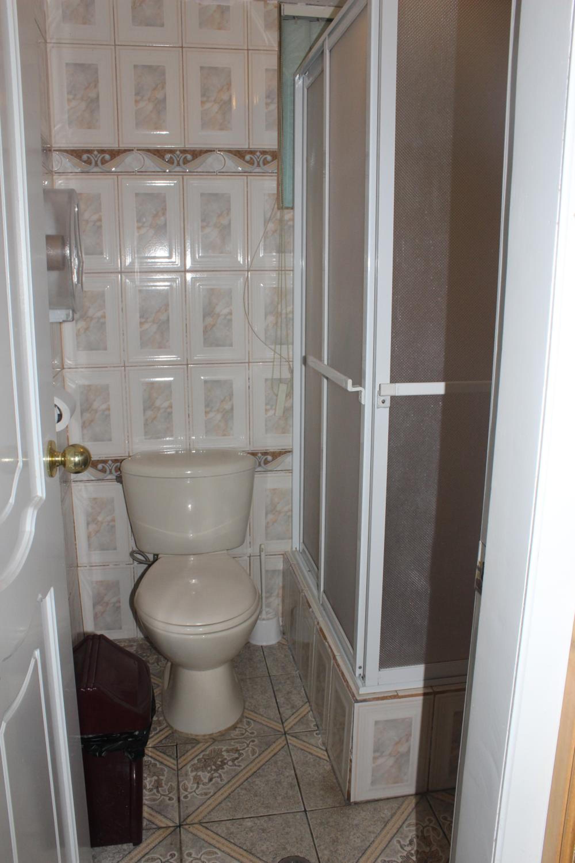 Double Room with Shared Bathroom photo 2