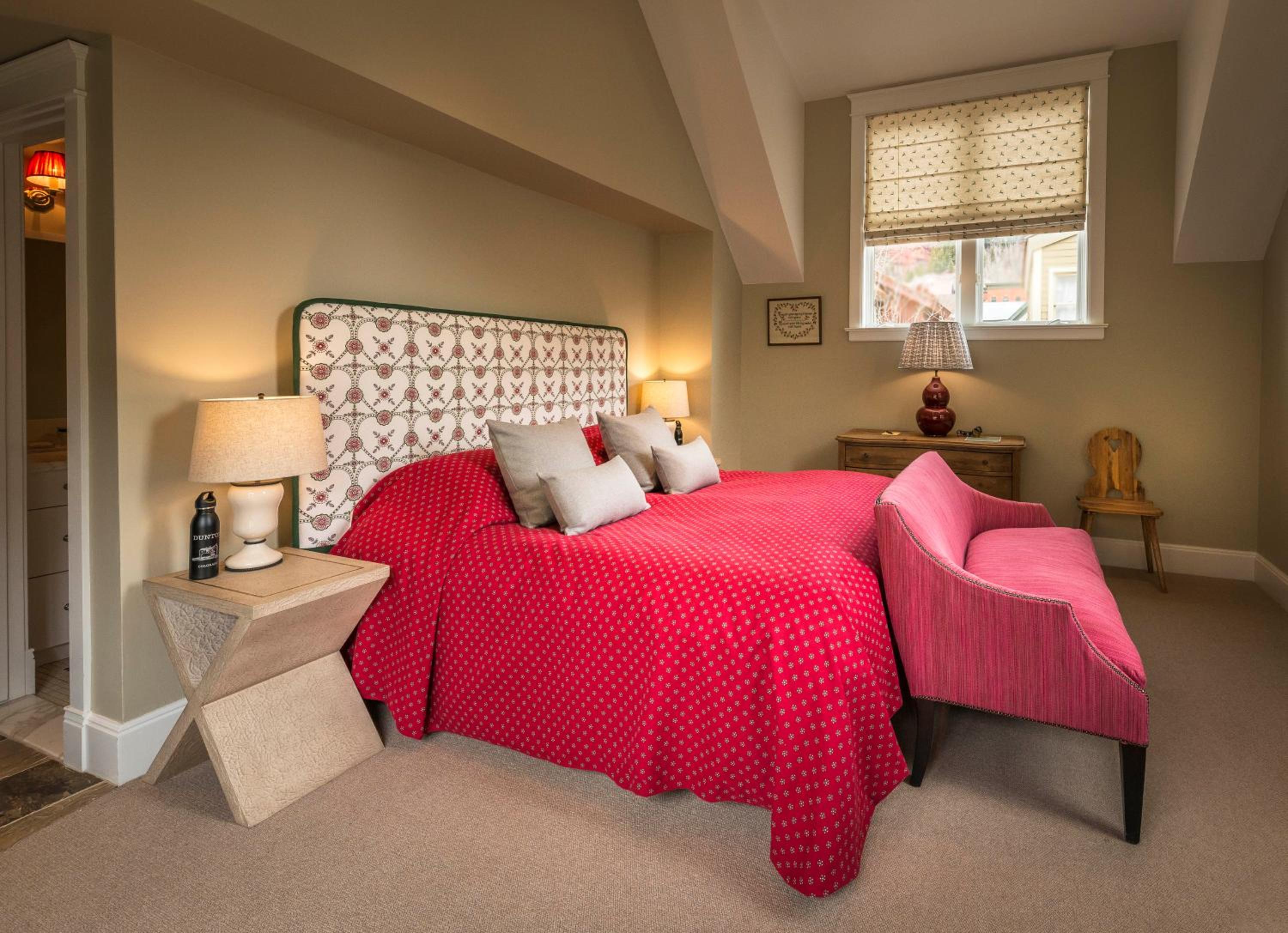 Deluxe King Room photo 1