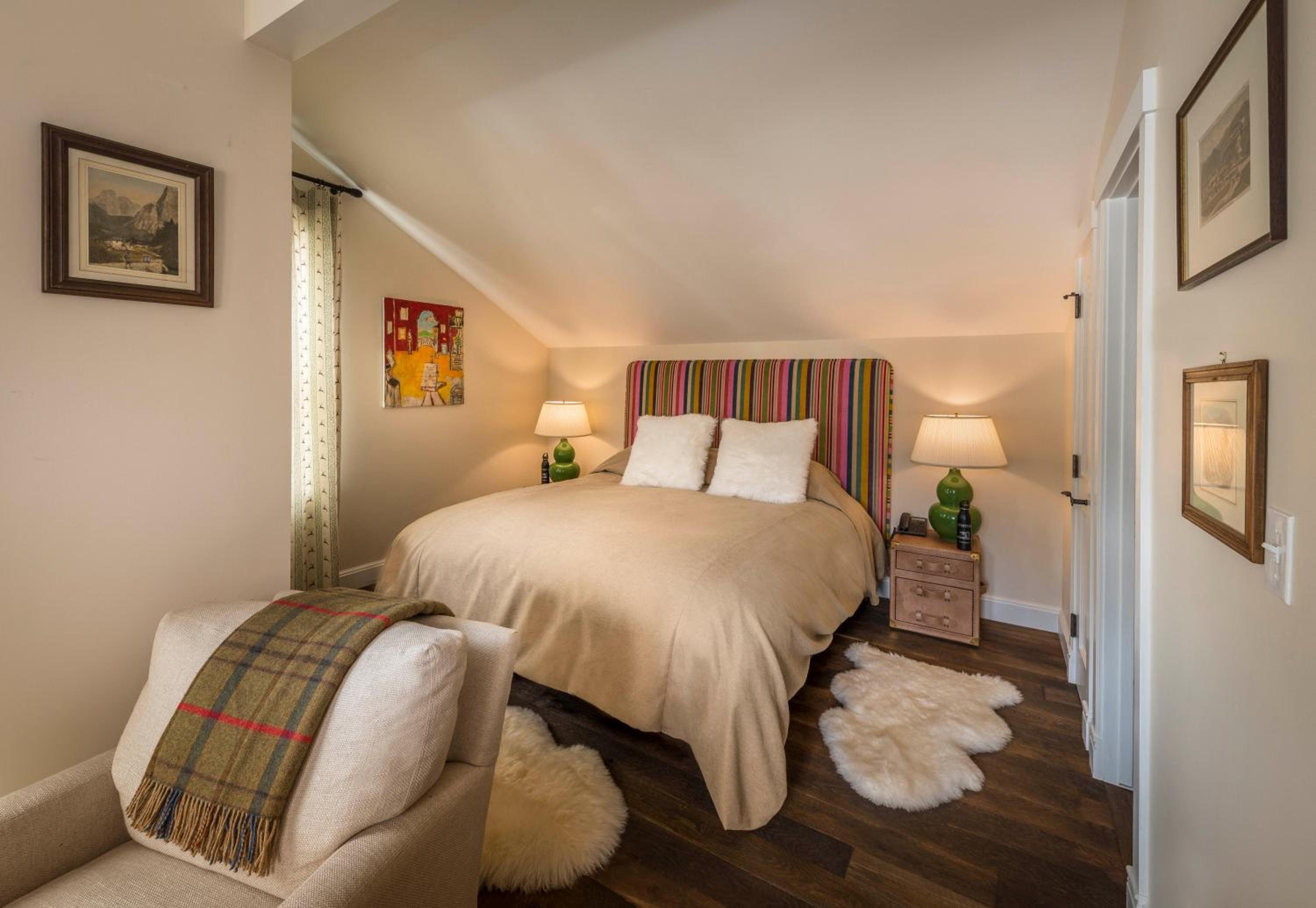 Deluxe King Room photo 1