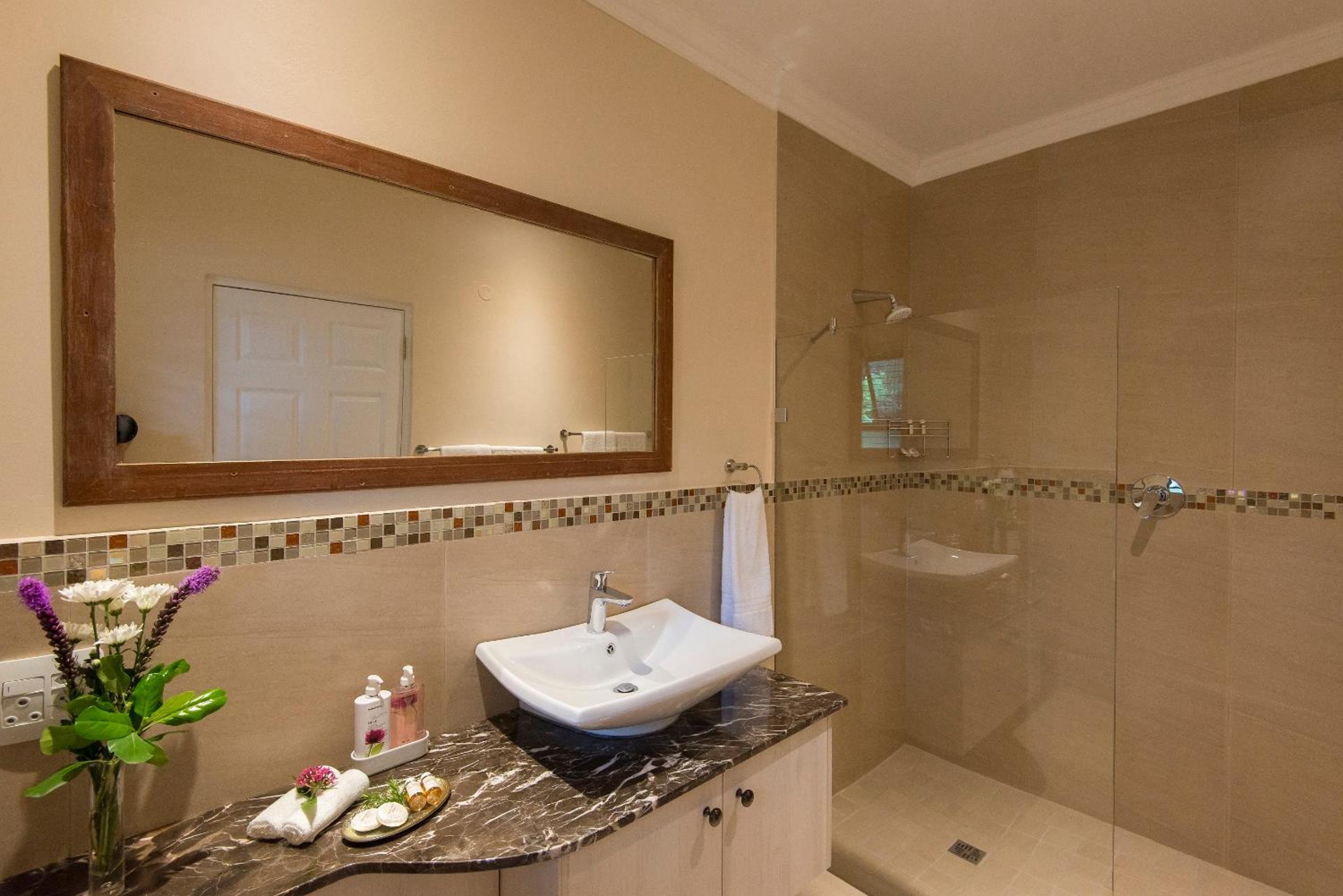 Deluxe Double or Twin Room with Mountain View - Photo 5