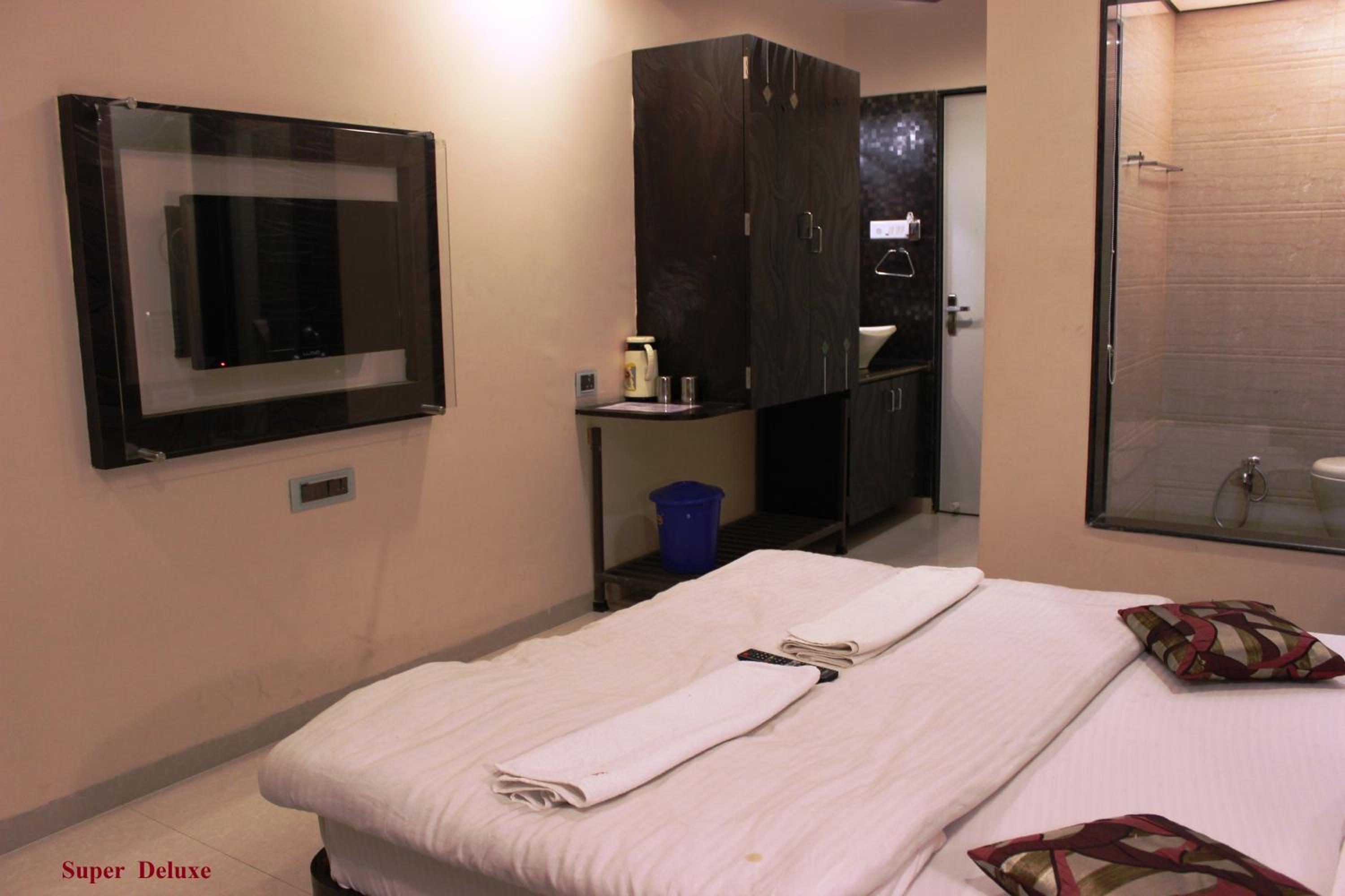 Deluxe Room - Photo 5