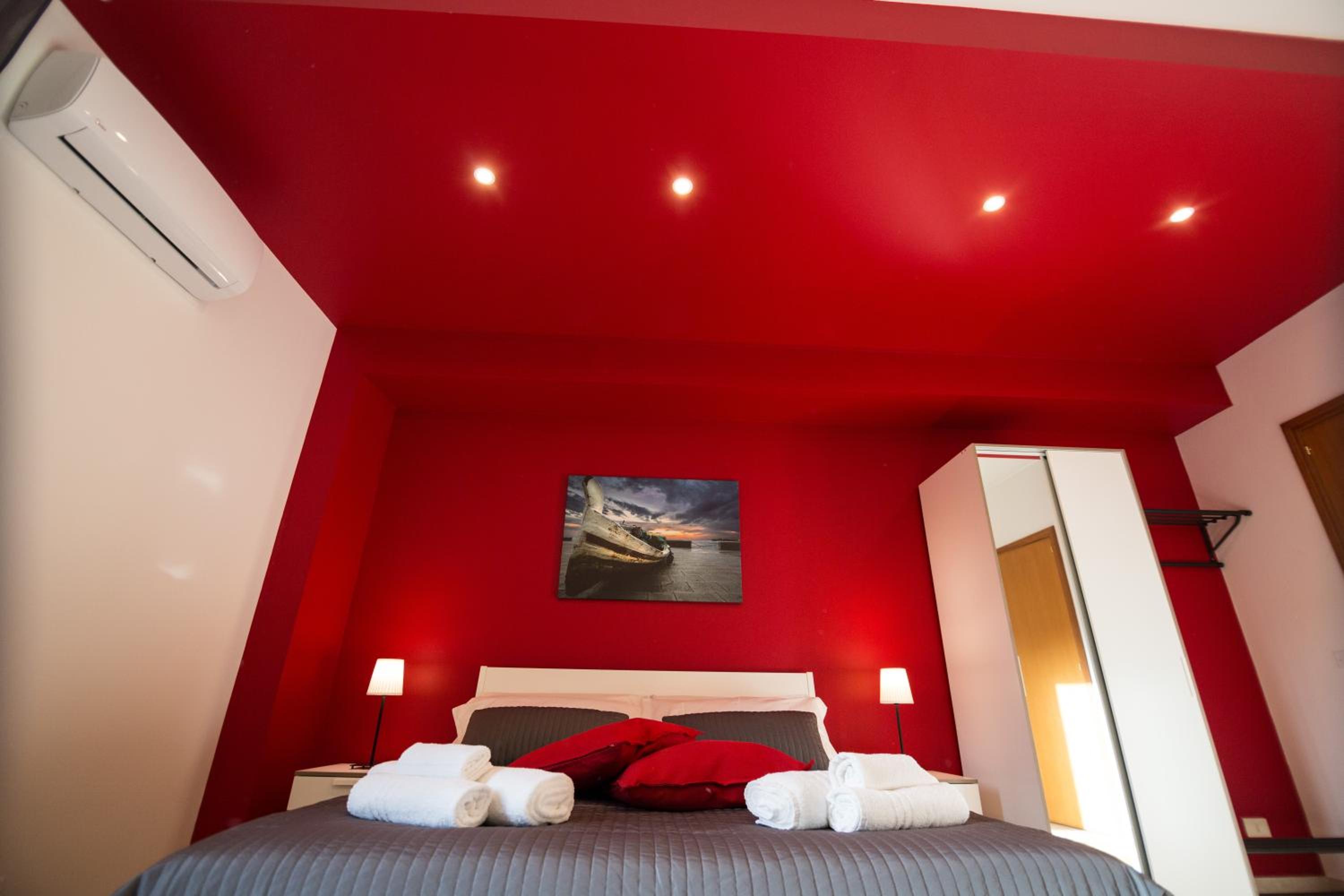 Deluxe Double Room with Balcony - Photo 6