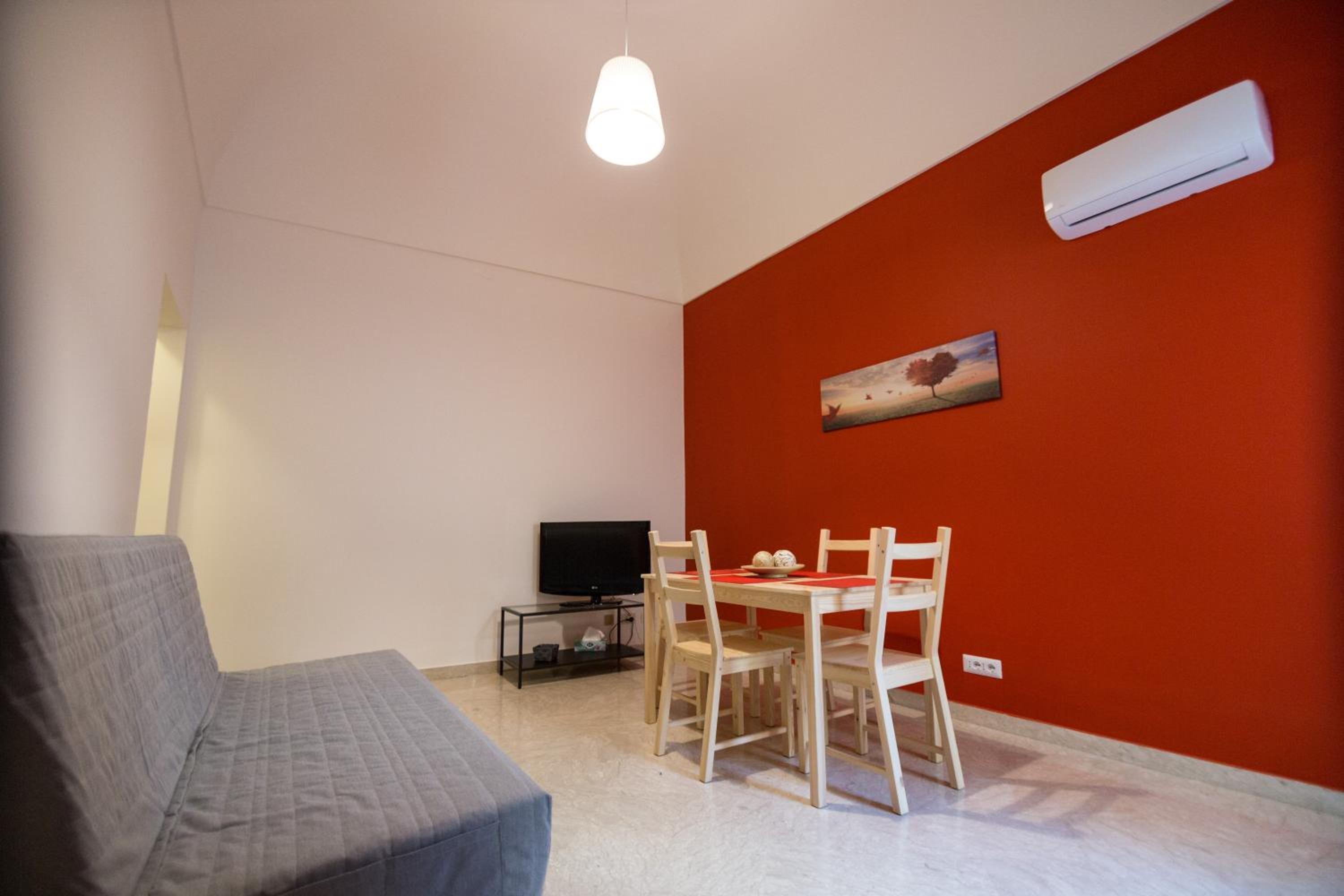 Suite with Balcony - Photo 5