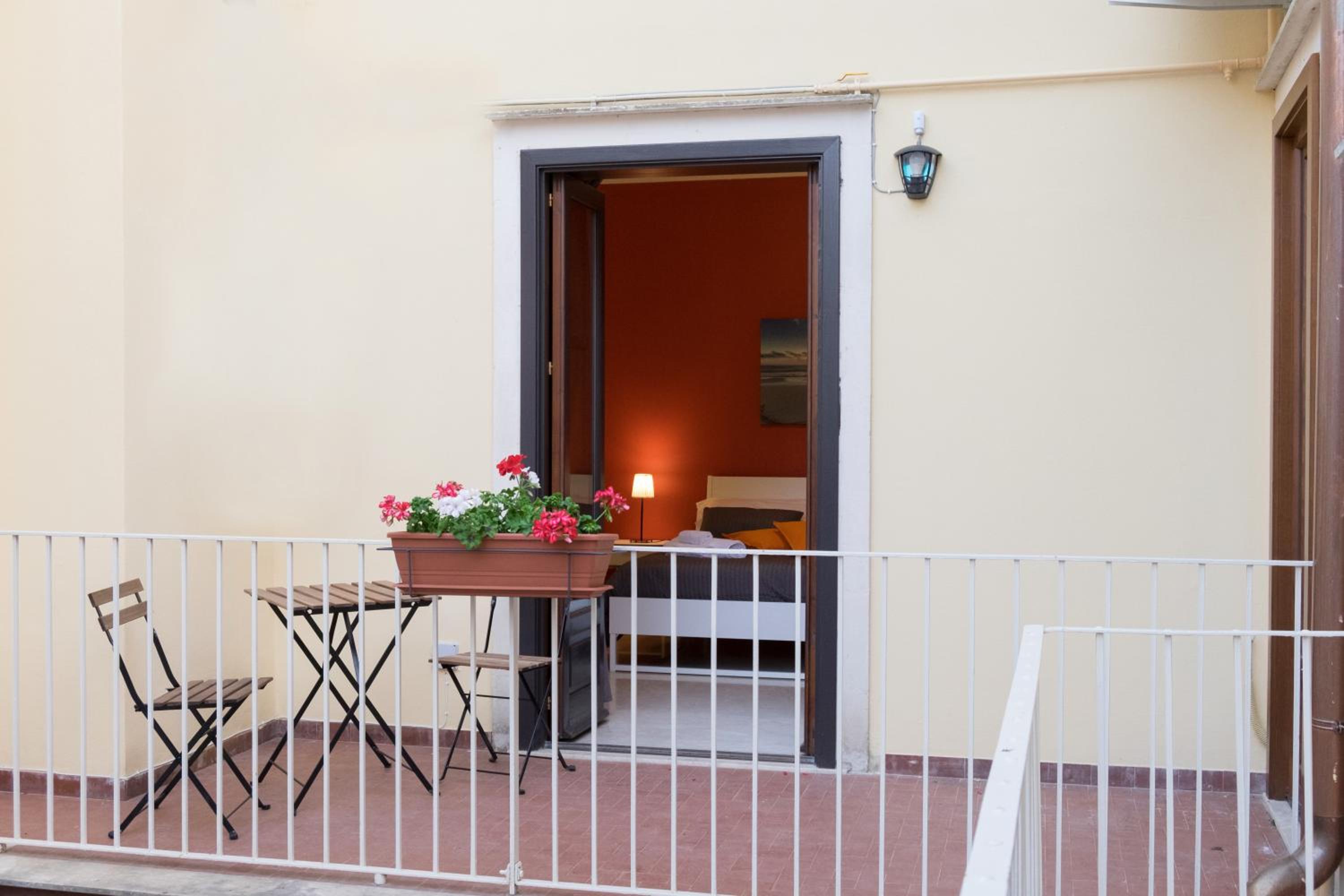Suite with Balcony - Photo 2