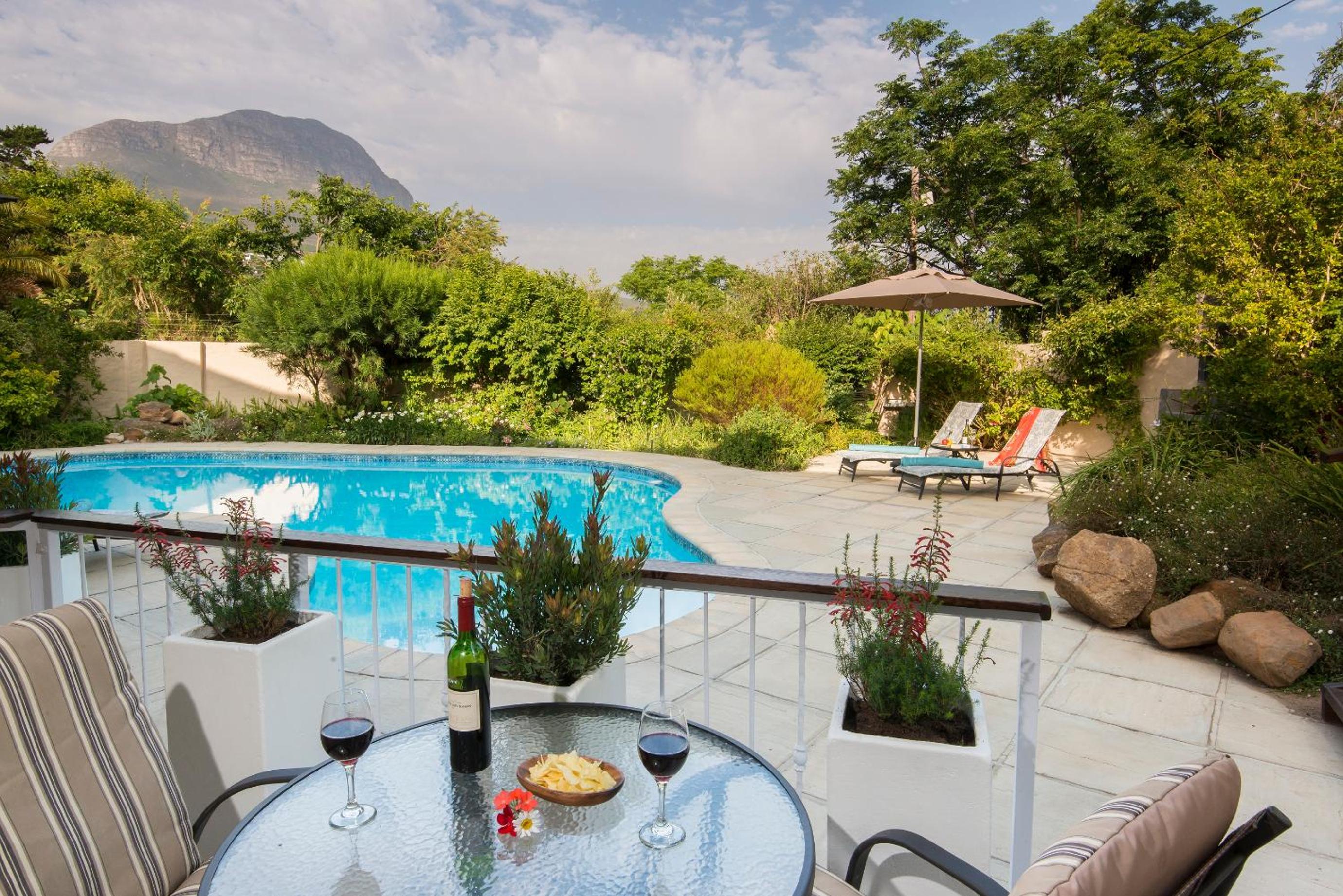 Studio with Pool View - Photo 2