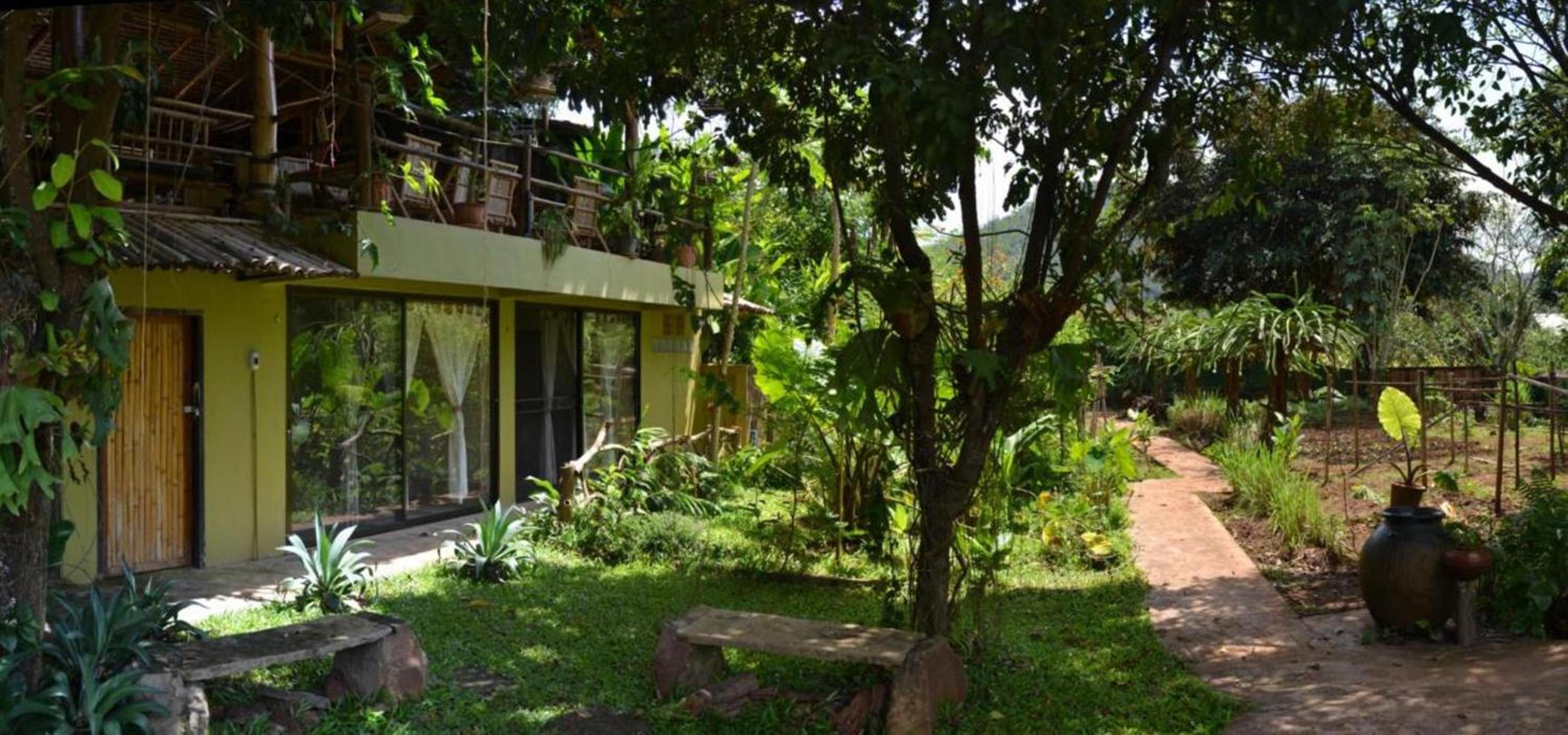 Deluxe Double Room (2 Adults + 1 Child) - Photo 6