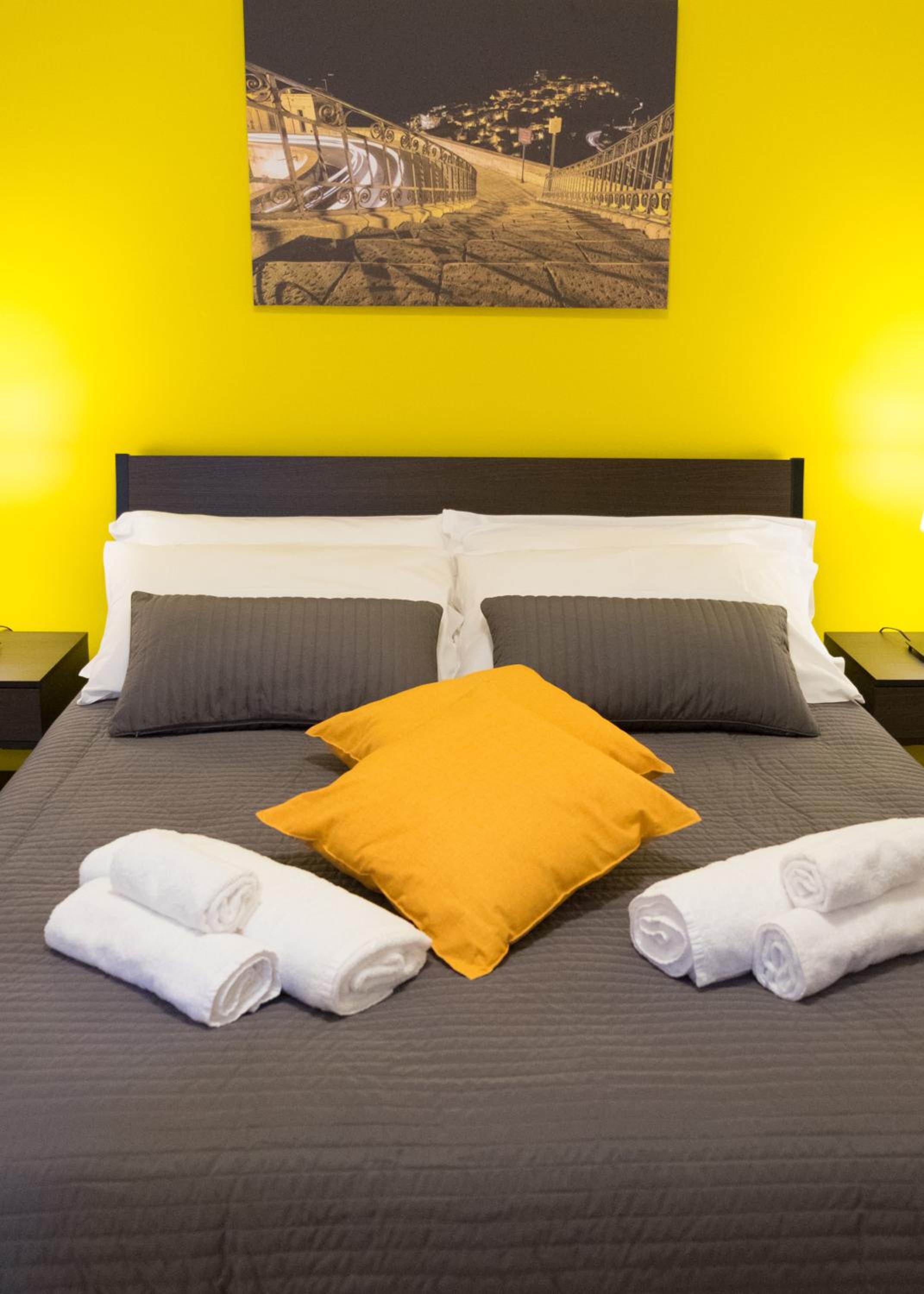 Double Room with Balcony - Photo 4