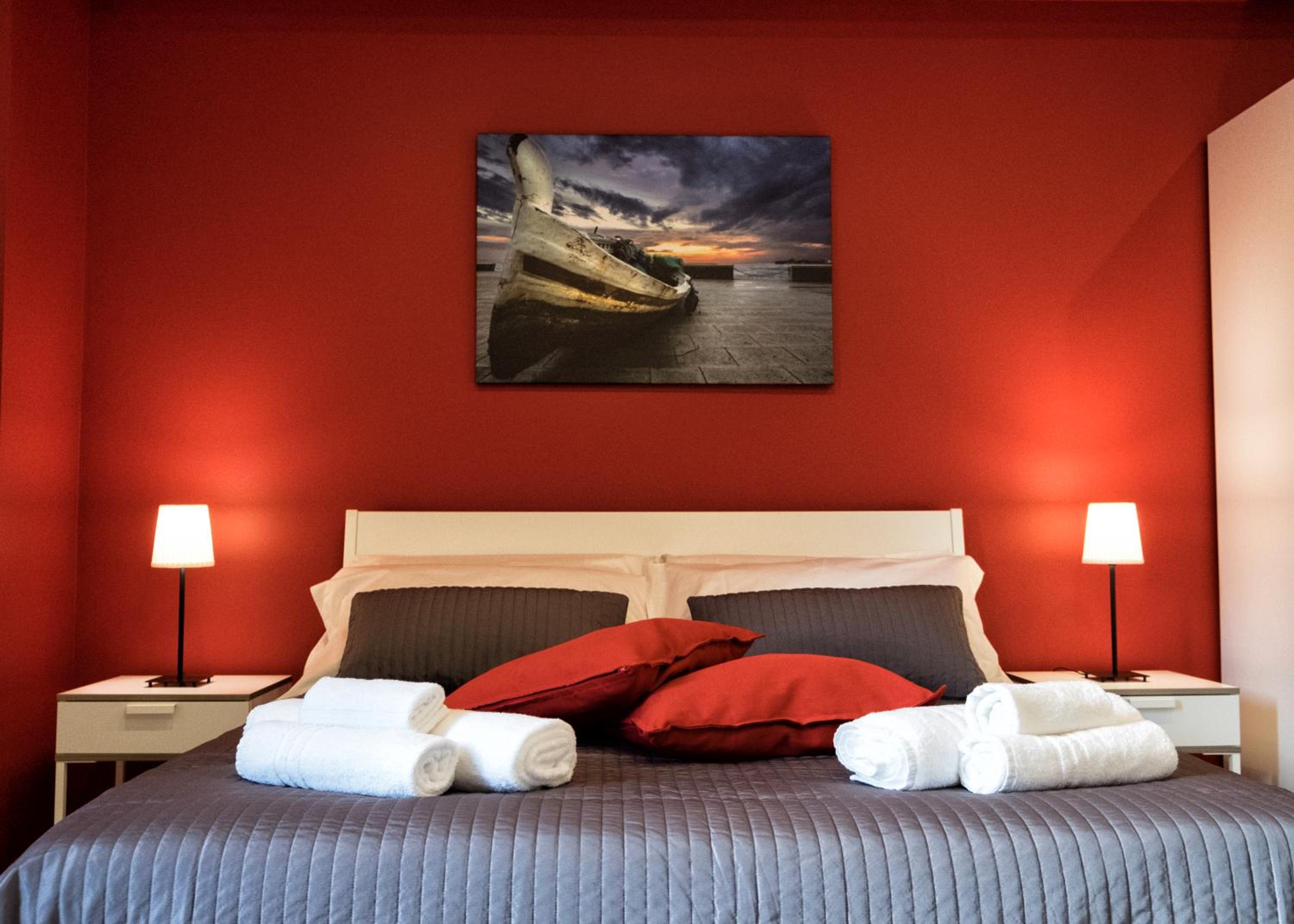 Deluxe Double Room with Balcony - Photo 4