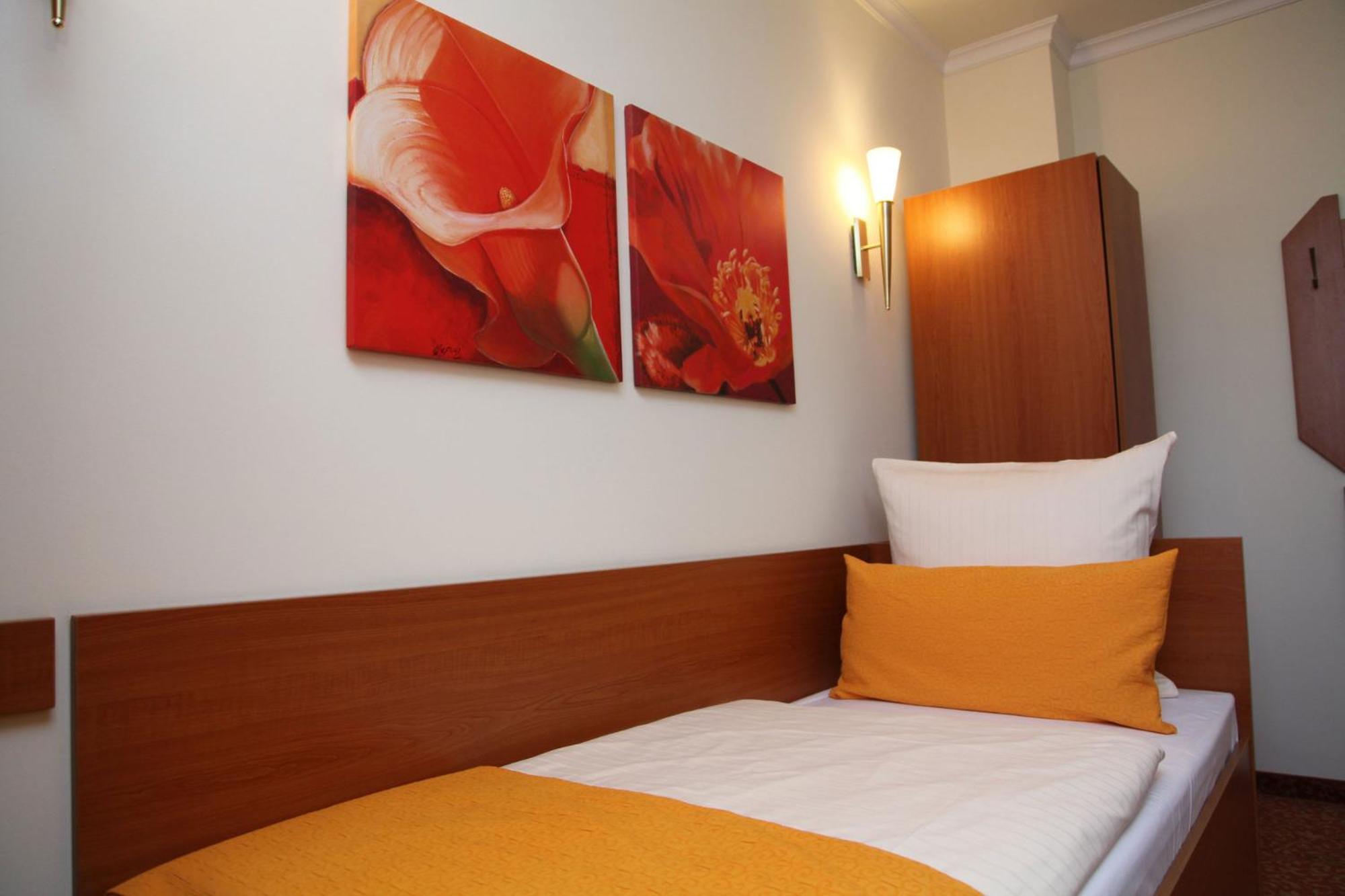 Single Room photo 2