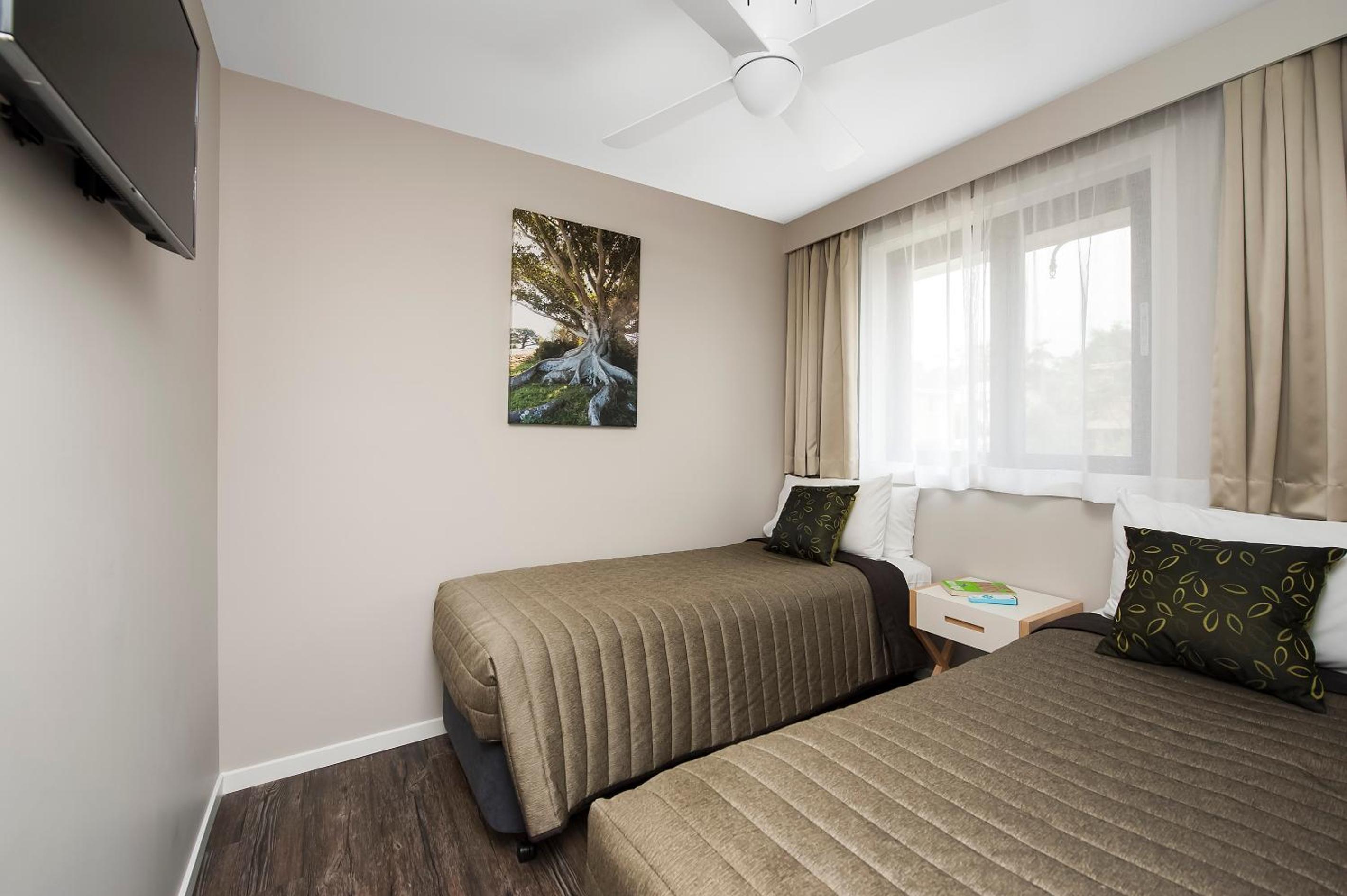 Family Room with Balcony photo 2