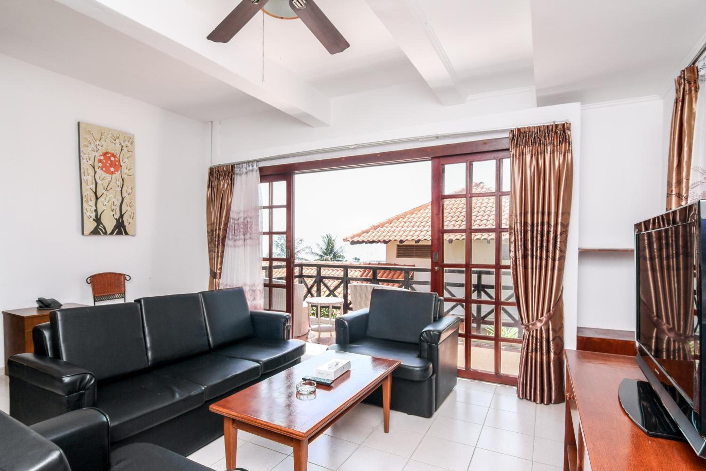 Two Bedroom Chalet with Garden View - Photo 10