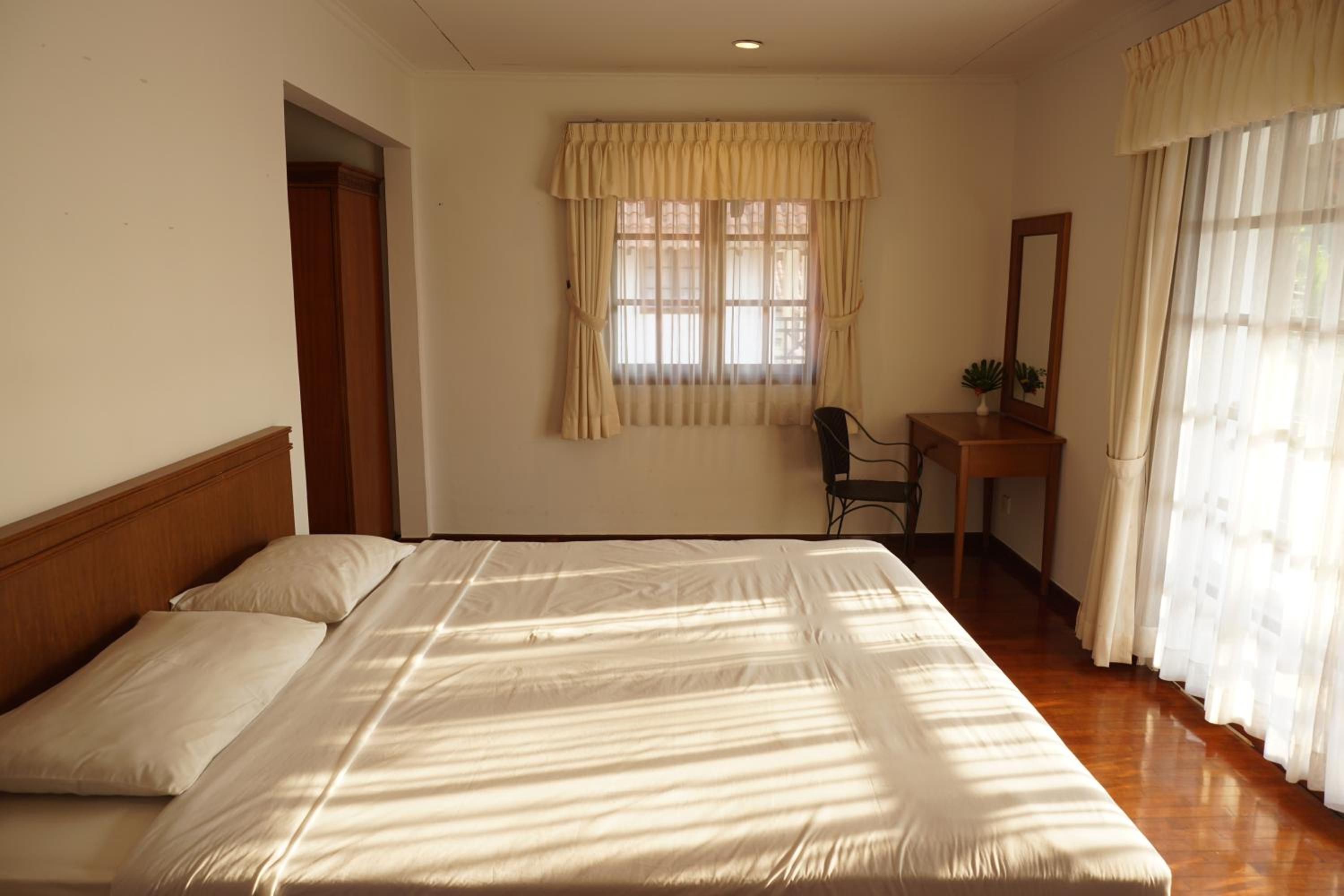 Two Bedroom Chalet with Garden View - Photo 7