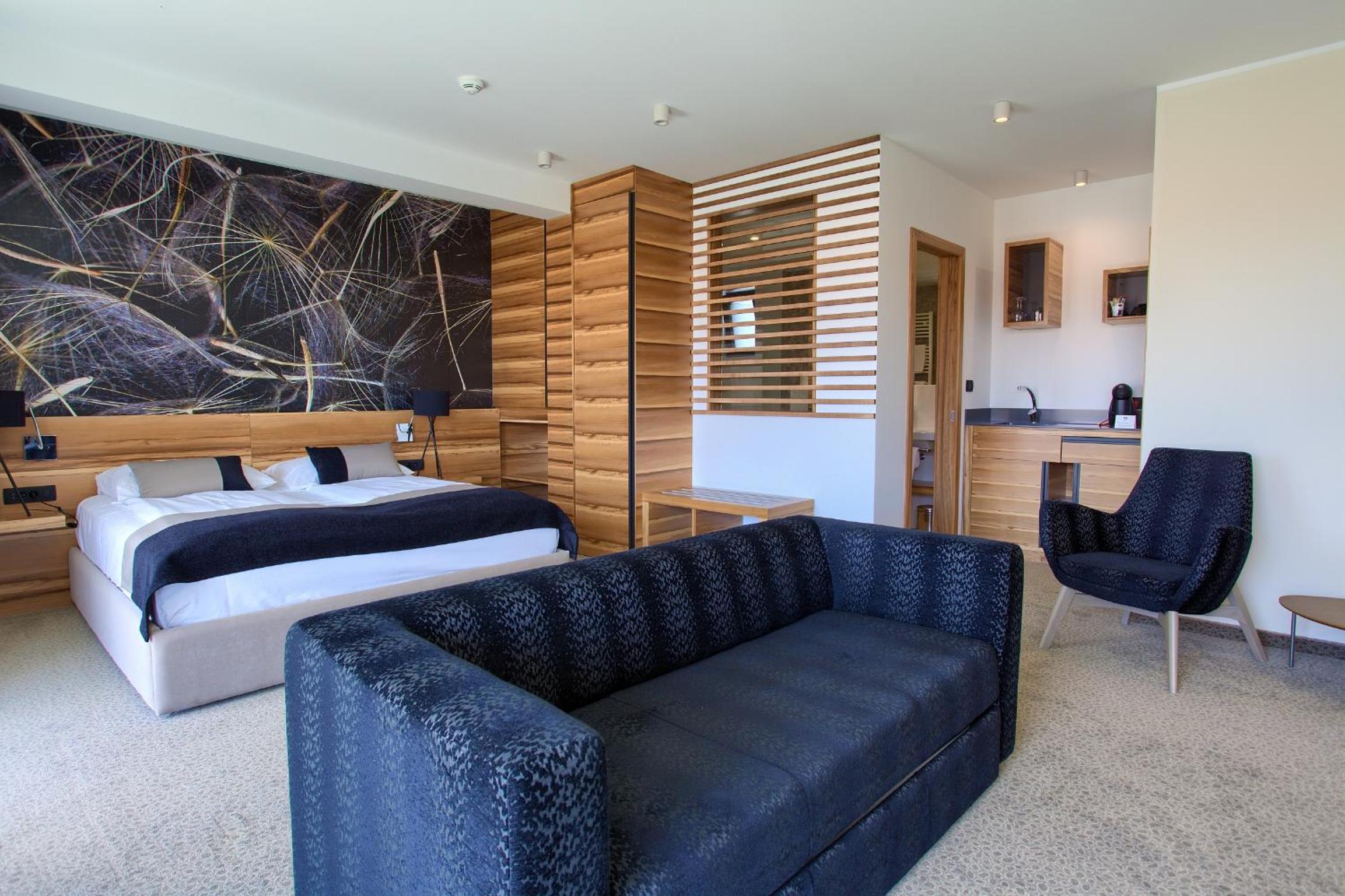 Junior Suite with Balcony - partial Sea View
