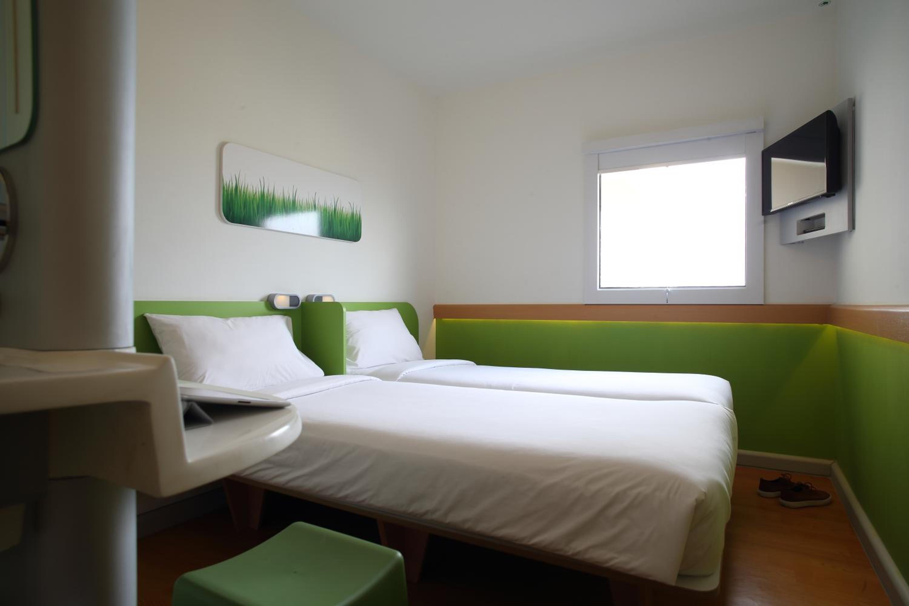 Standard Twin Room - Photo 3