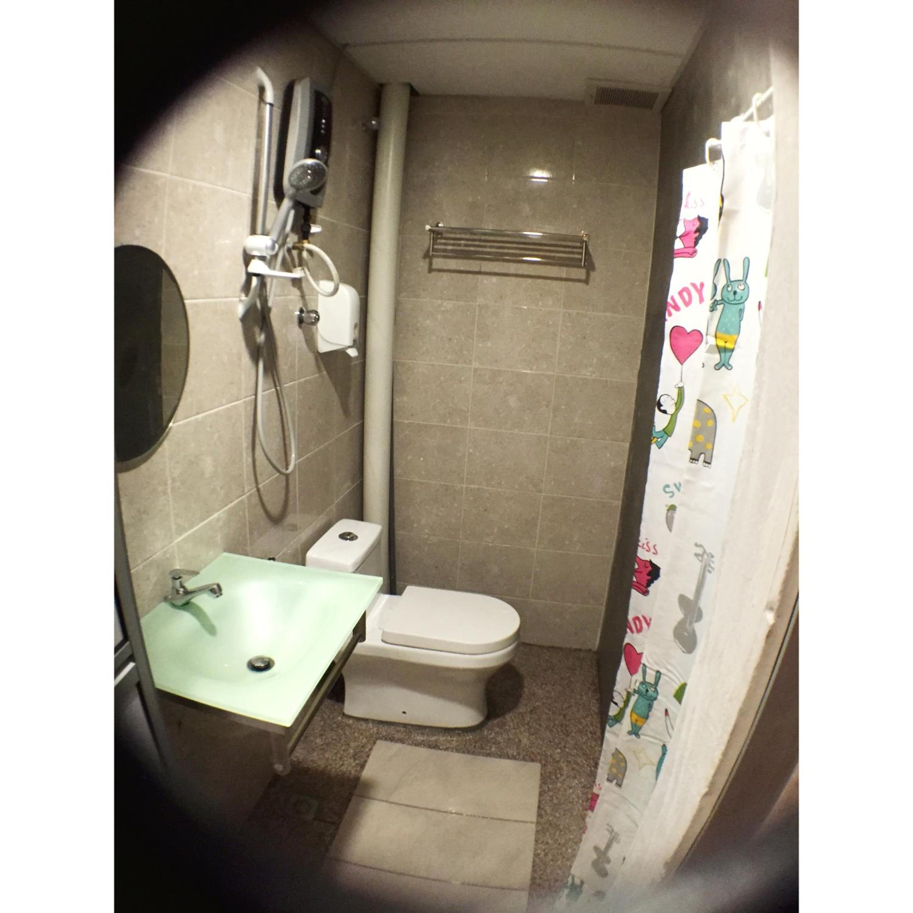 Deluxe Queen Room - Photo 12