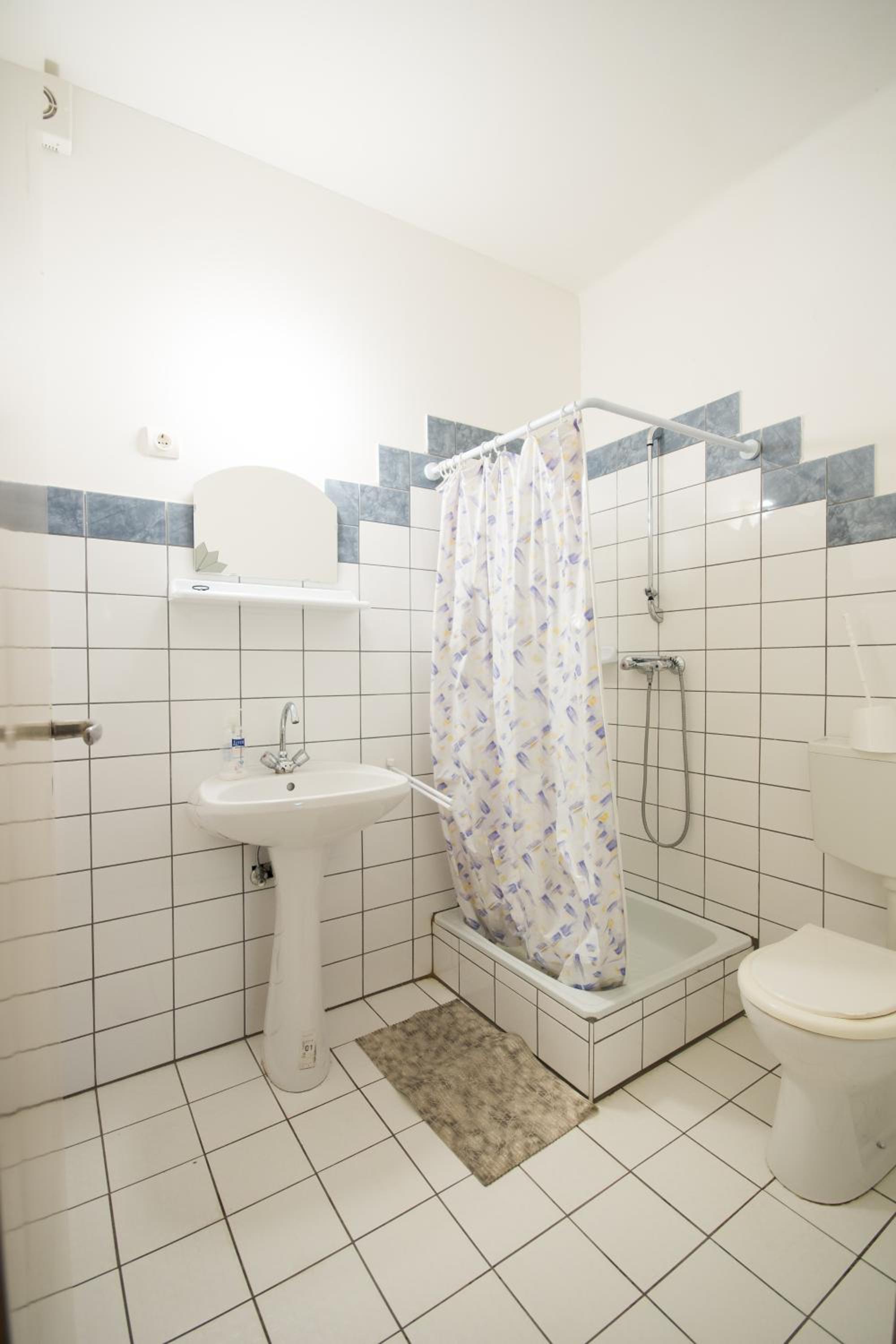 Double or Twin Room with Private Bathroom photo 2