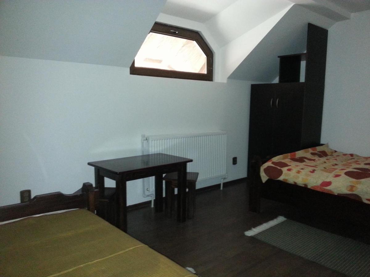 Triple Room with Bathroom - Photo 1