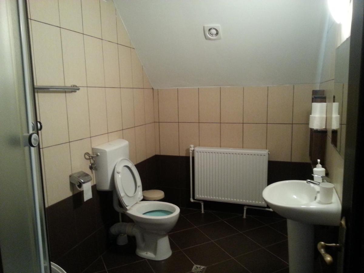 Triple Room with Bathroom - Photo 3
