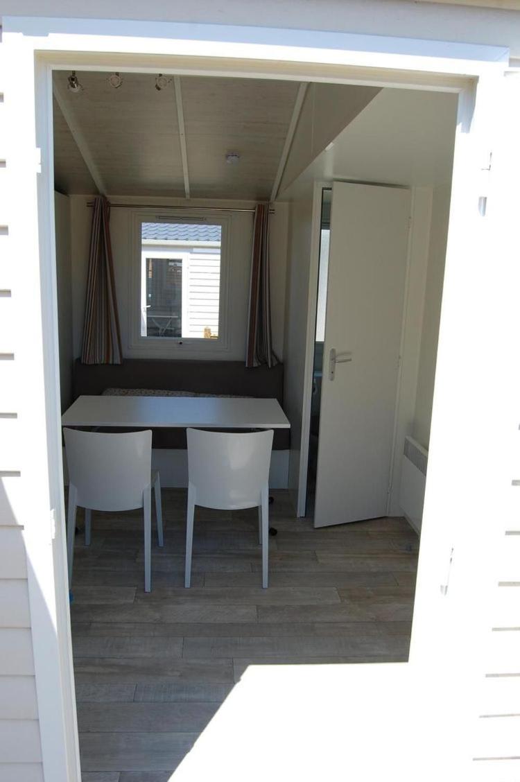 Mobile Home photo 2