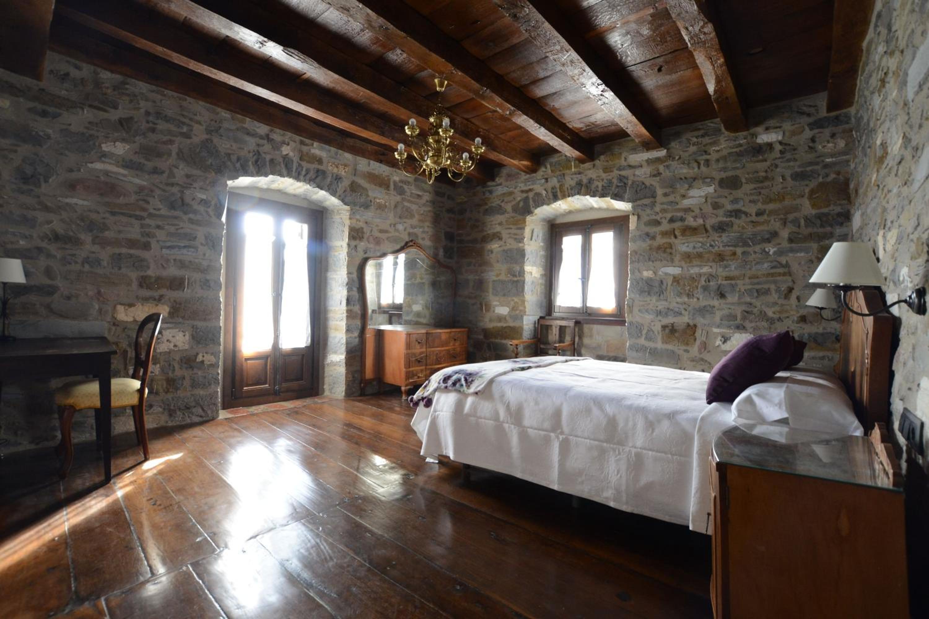 Double Room with Balcony - Photo 2