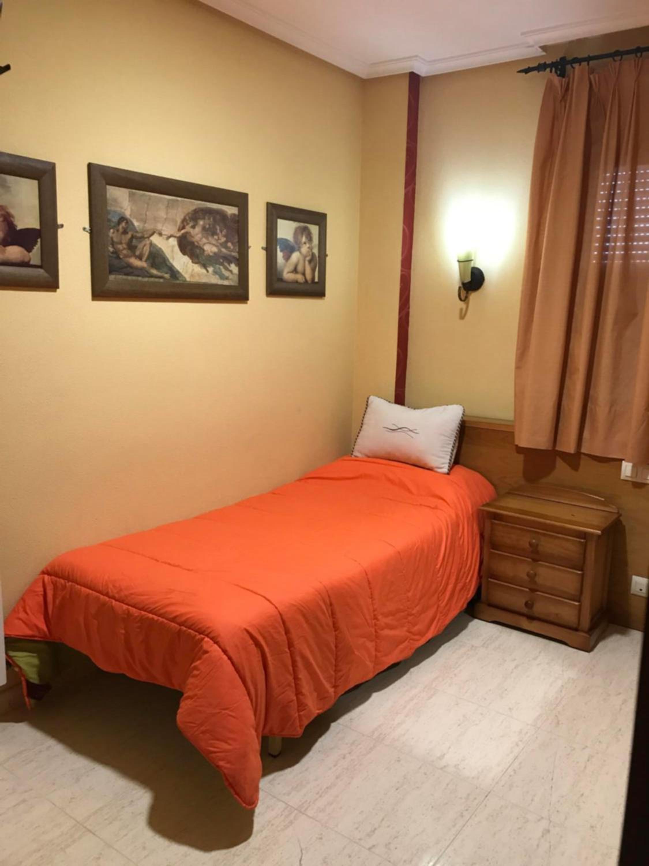 Single Room photo 3