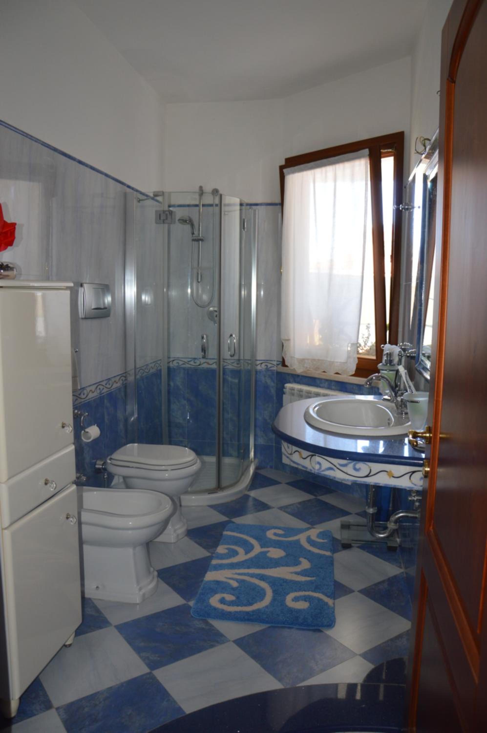 Twin Room with Private Bathroom photo 3