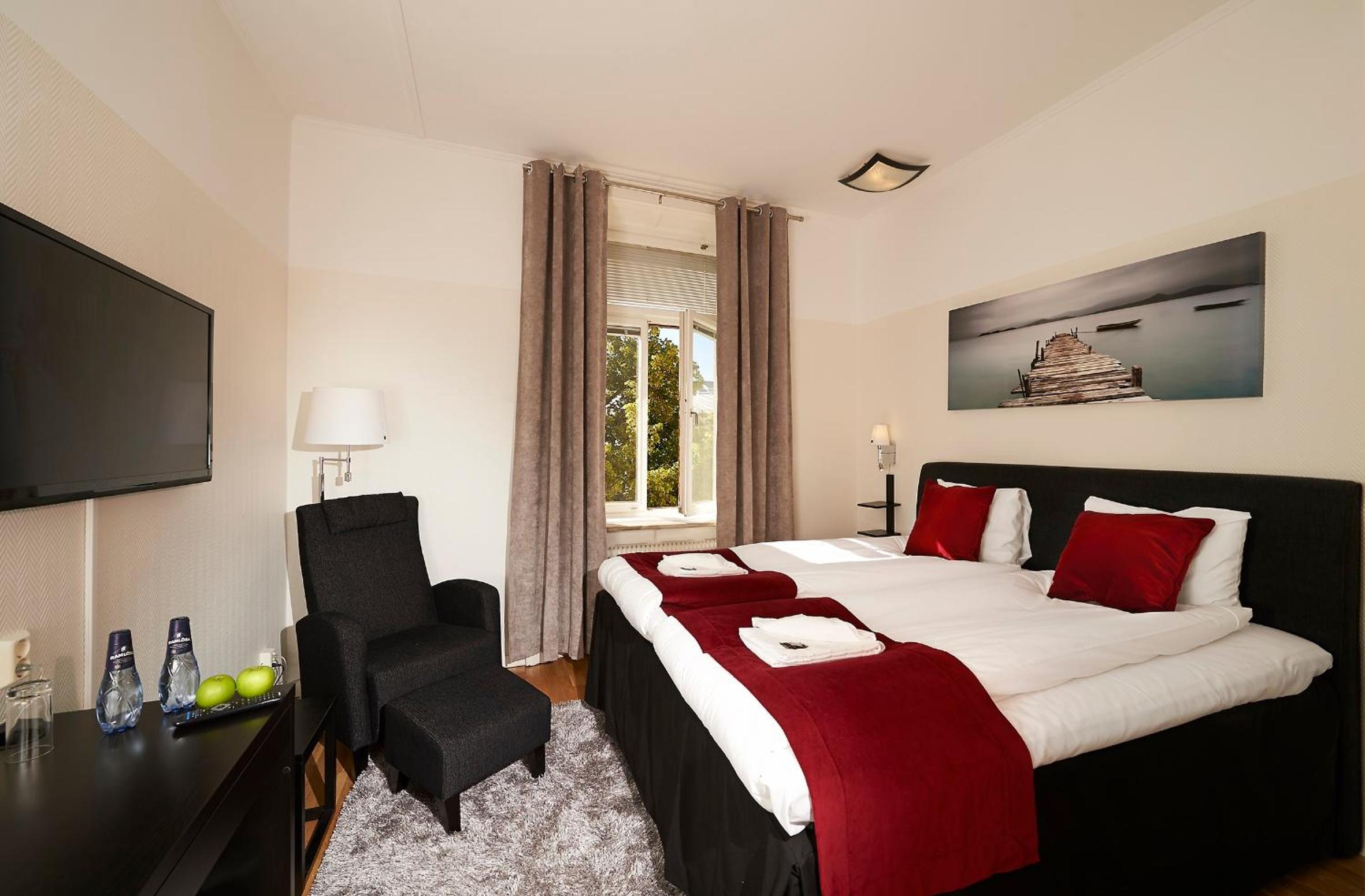 Double Room - Photo 6