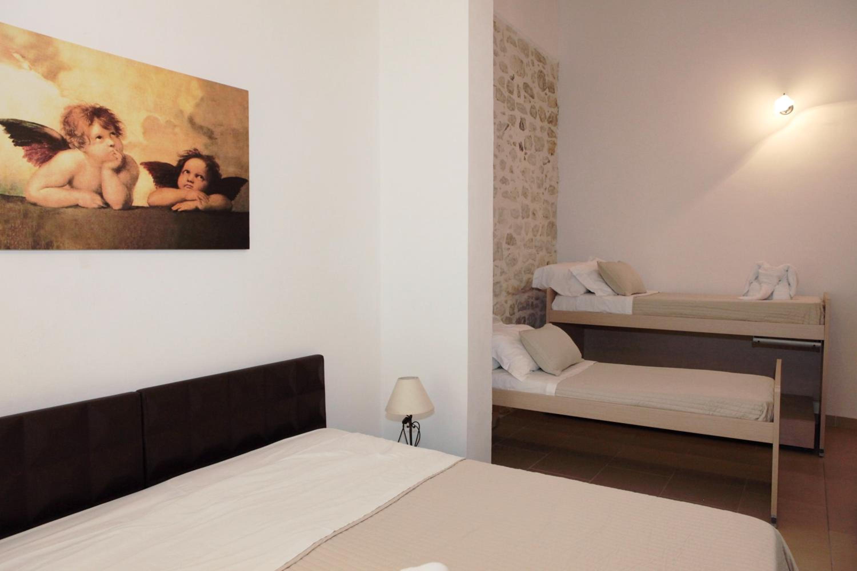 Quadruple Room - Photo 5