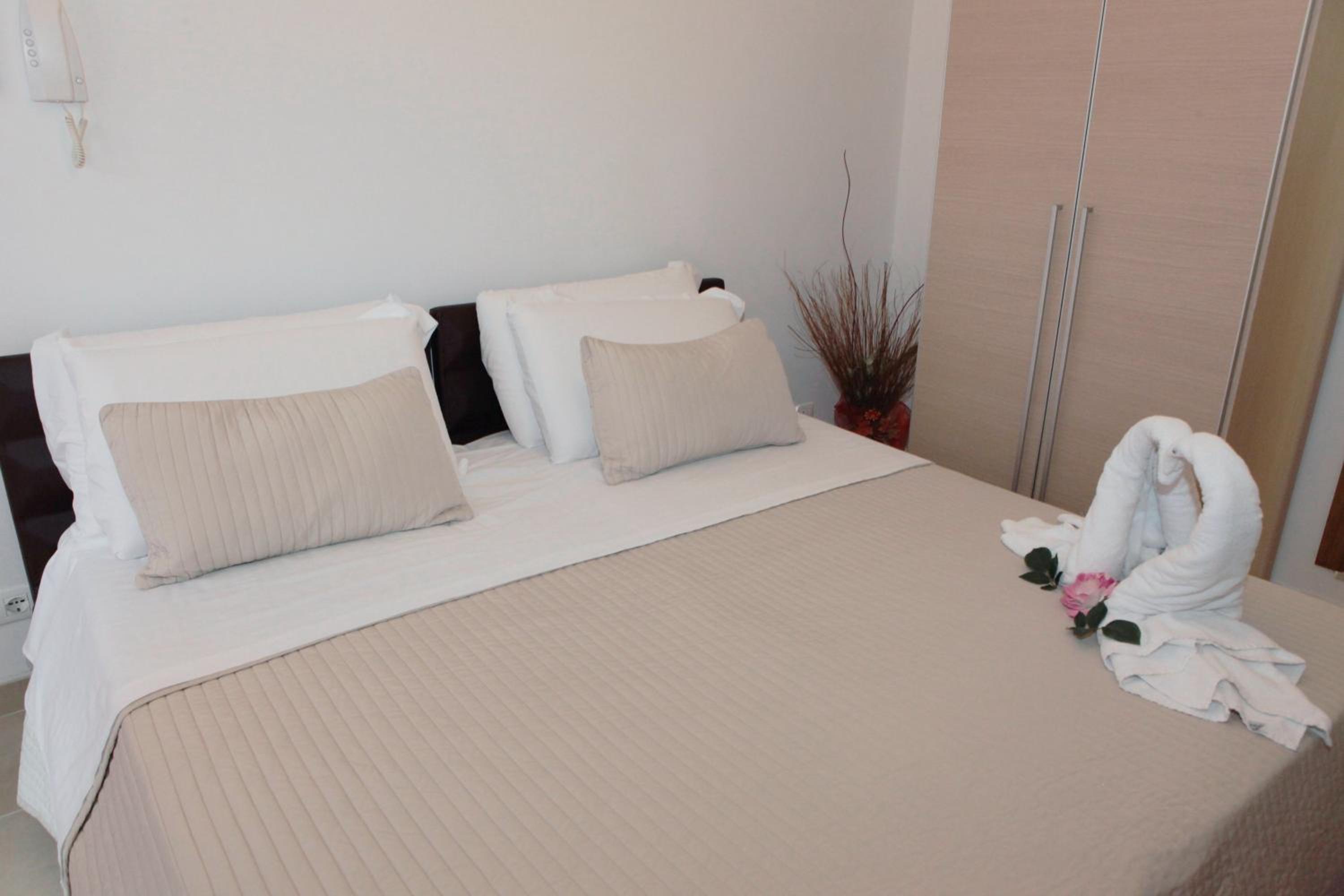 Double Room - Photo 10