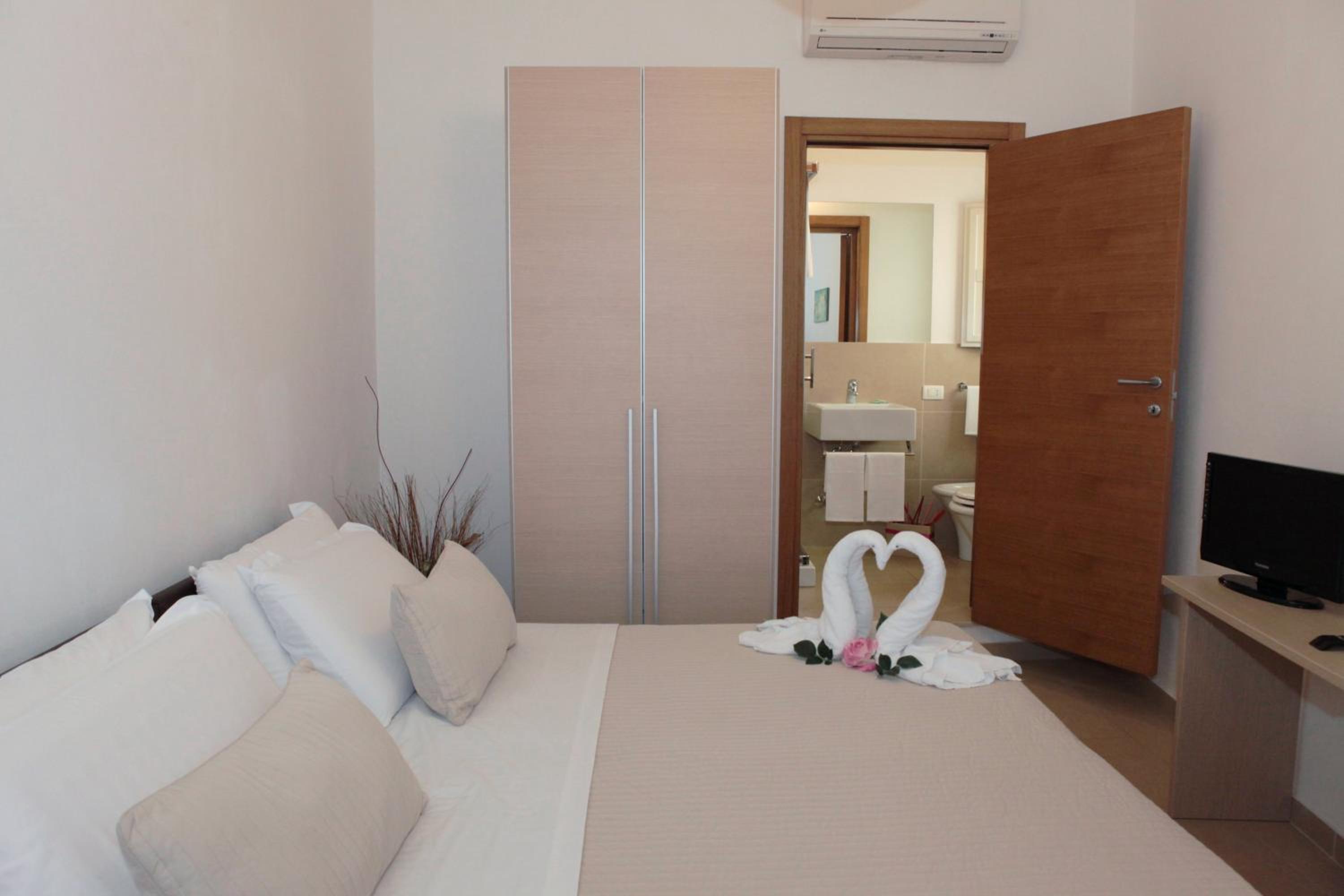 Double Room - Photo 2