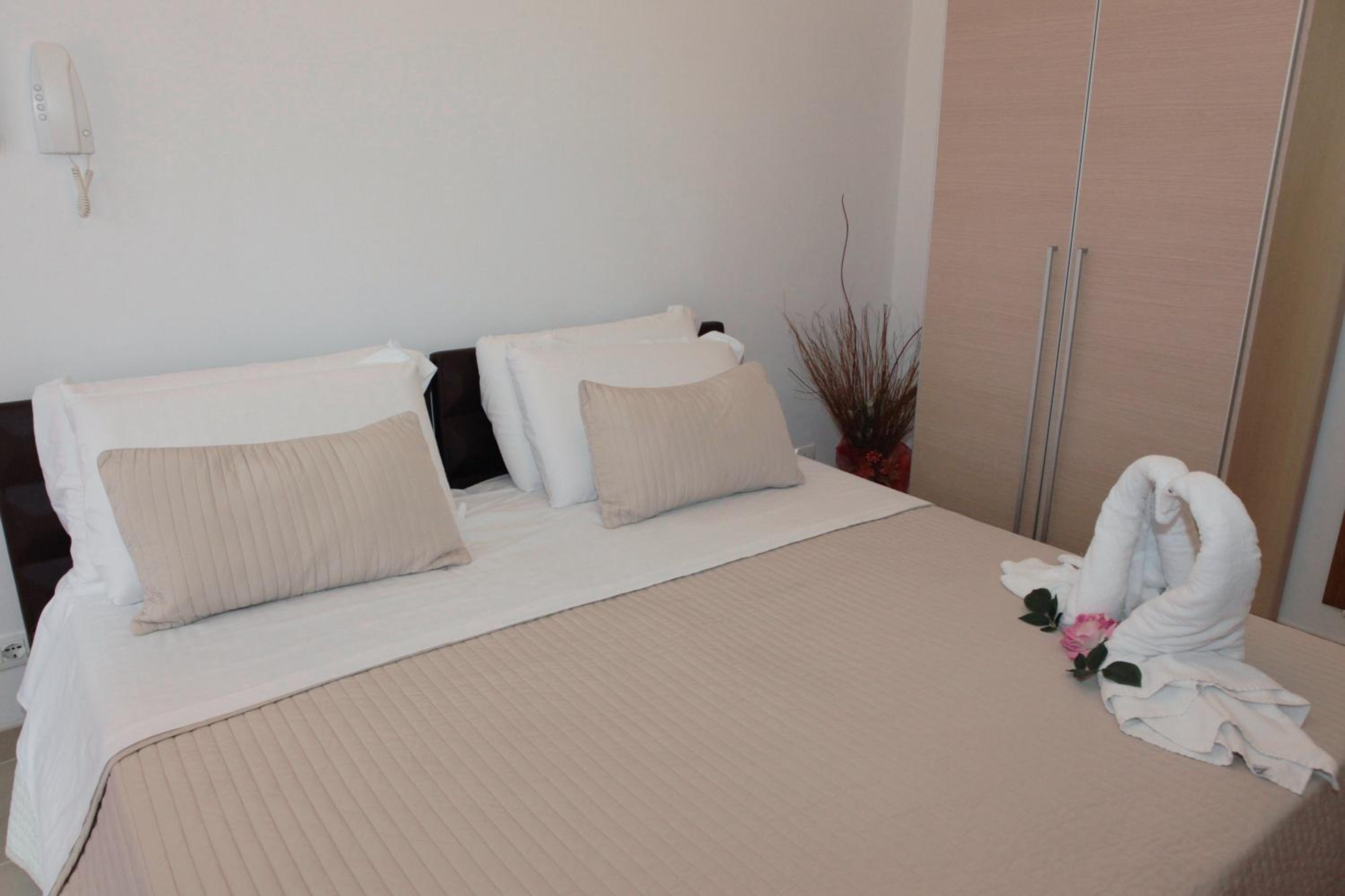 Double Room - Photo 3