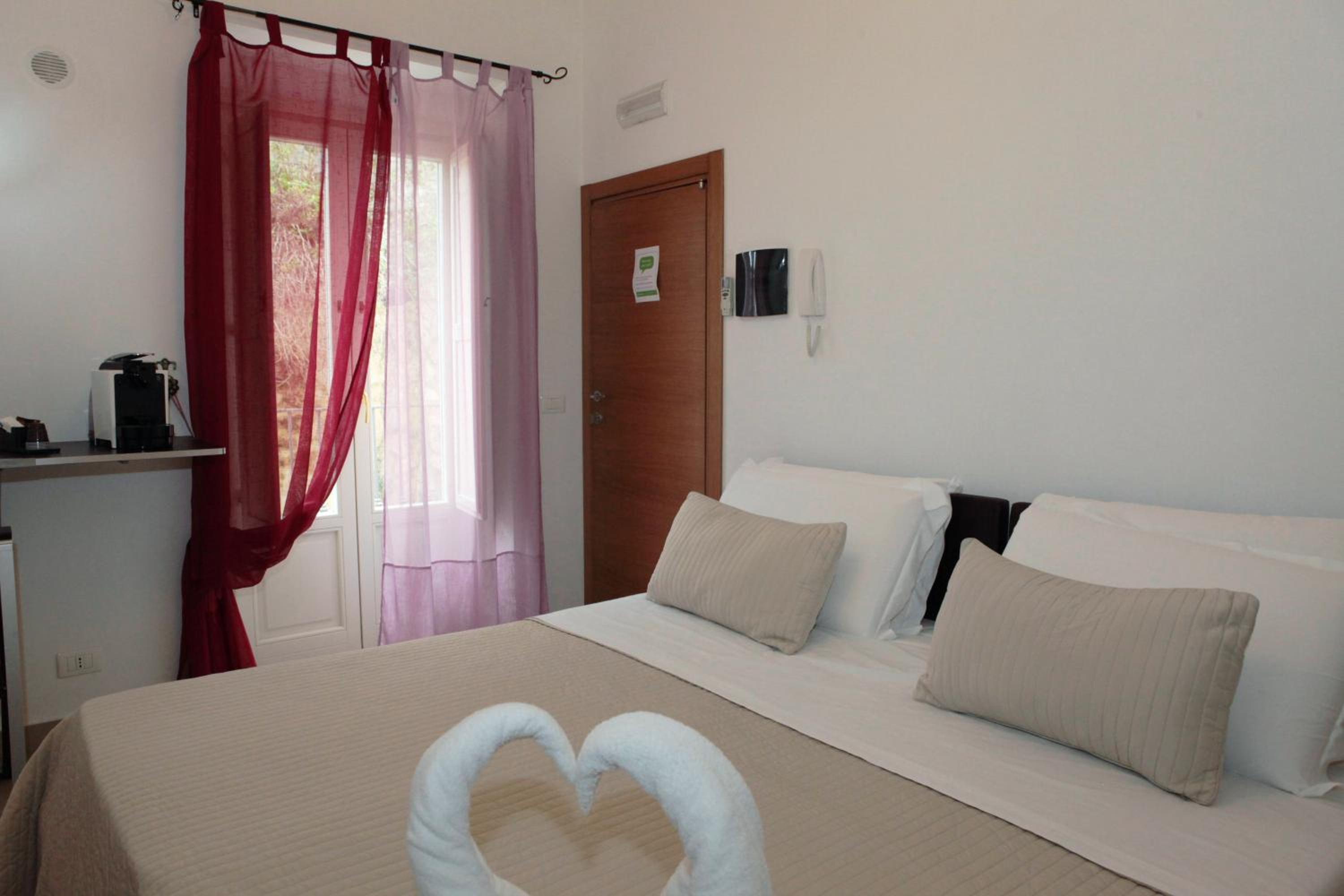 Double Room - Photo 6