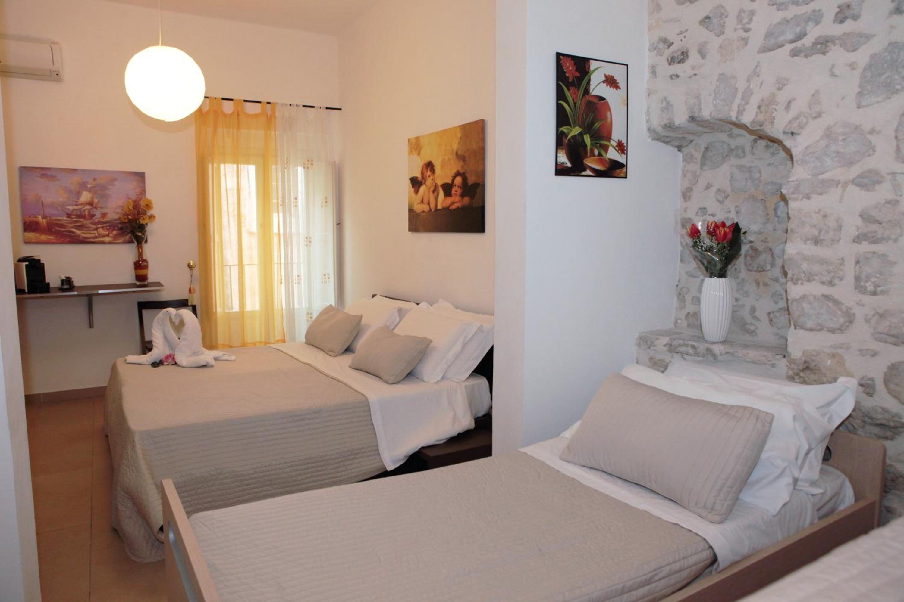 Quadruple Room - Photo 1