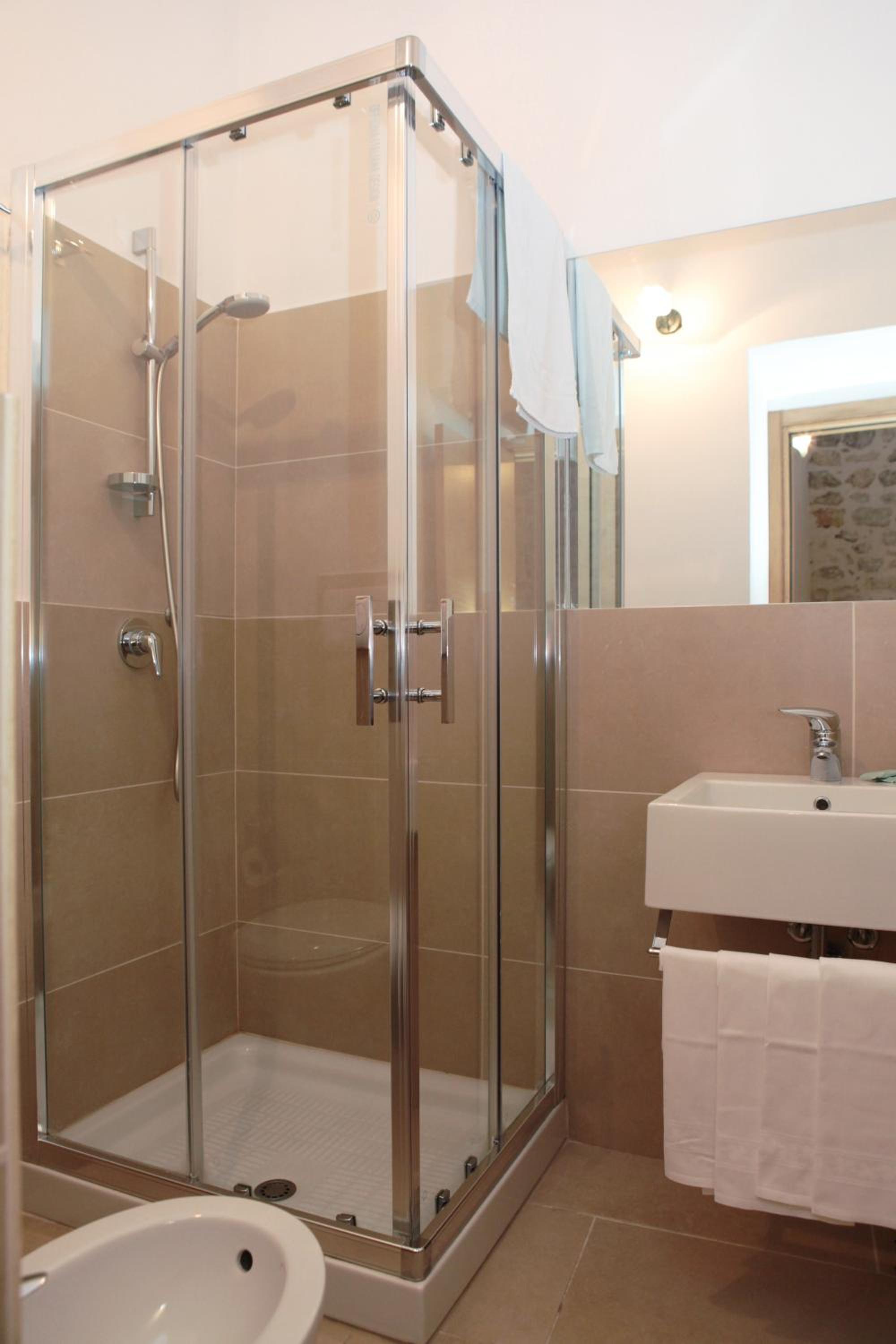 Quadruple Room - Photo 2