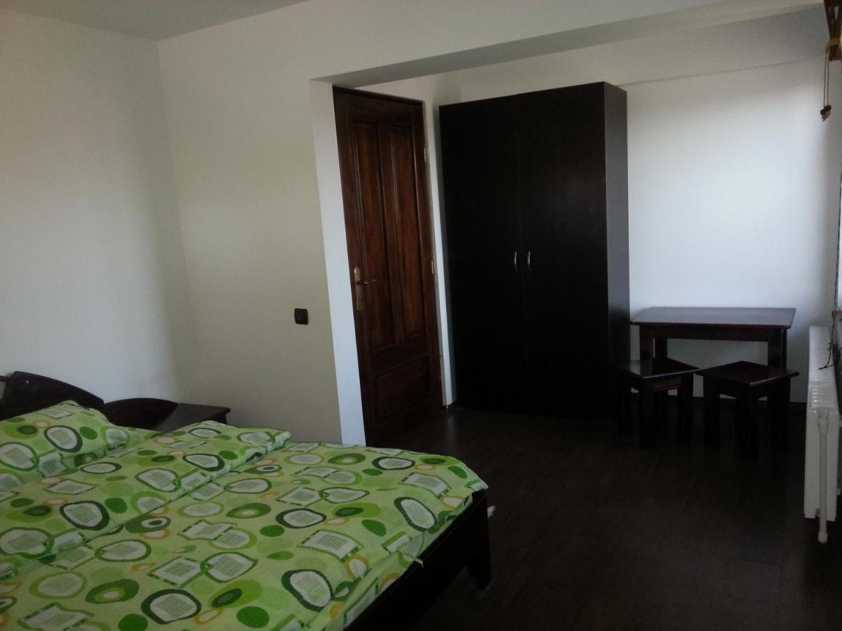 Double Room with Private Bathroom - Photo 3