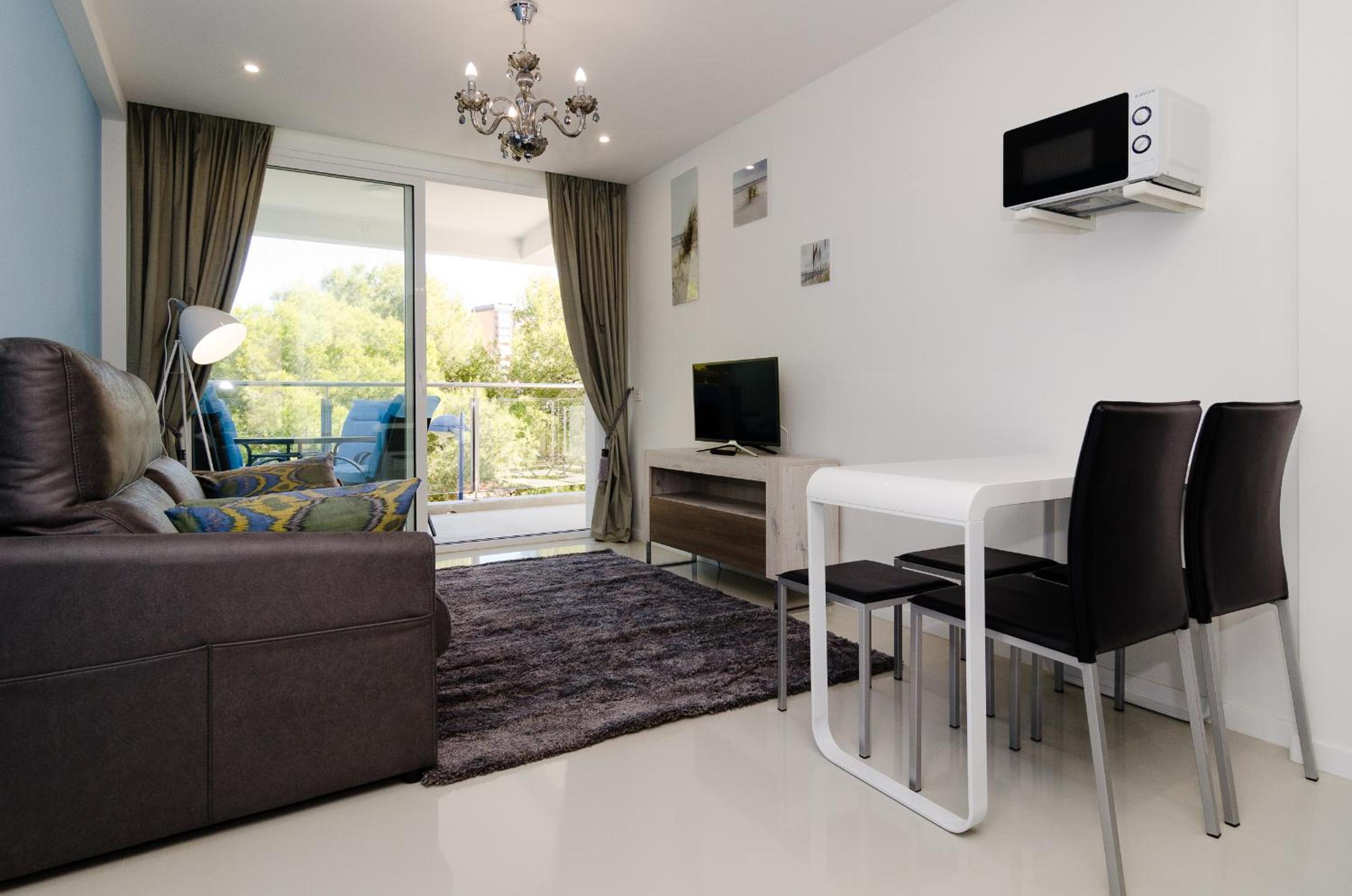 One Bedroom apartment with one large or two single beds