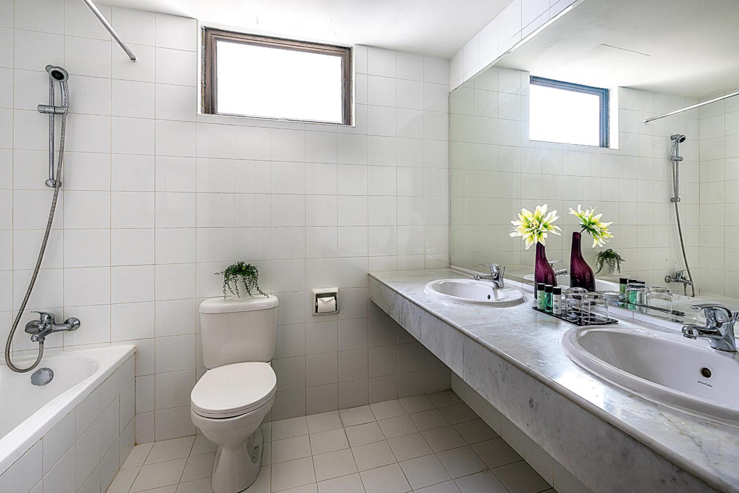 Deluxe Three-Bedroom Suite (6 Persons) photo 3