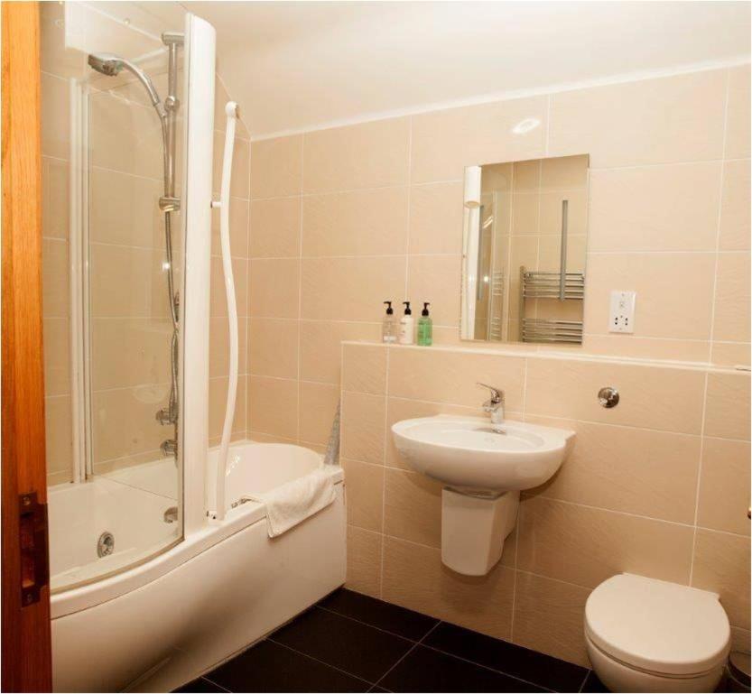 Queen Room with Spa Bath photo 3
