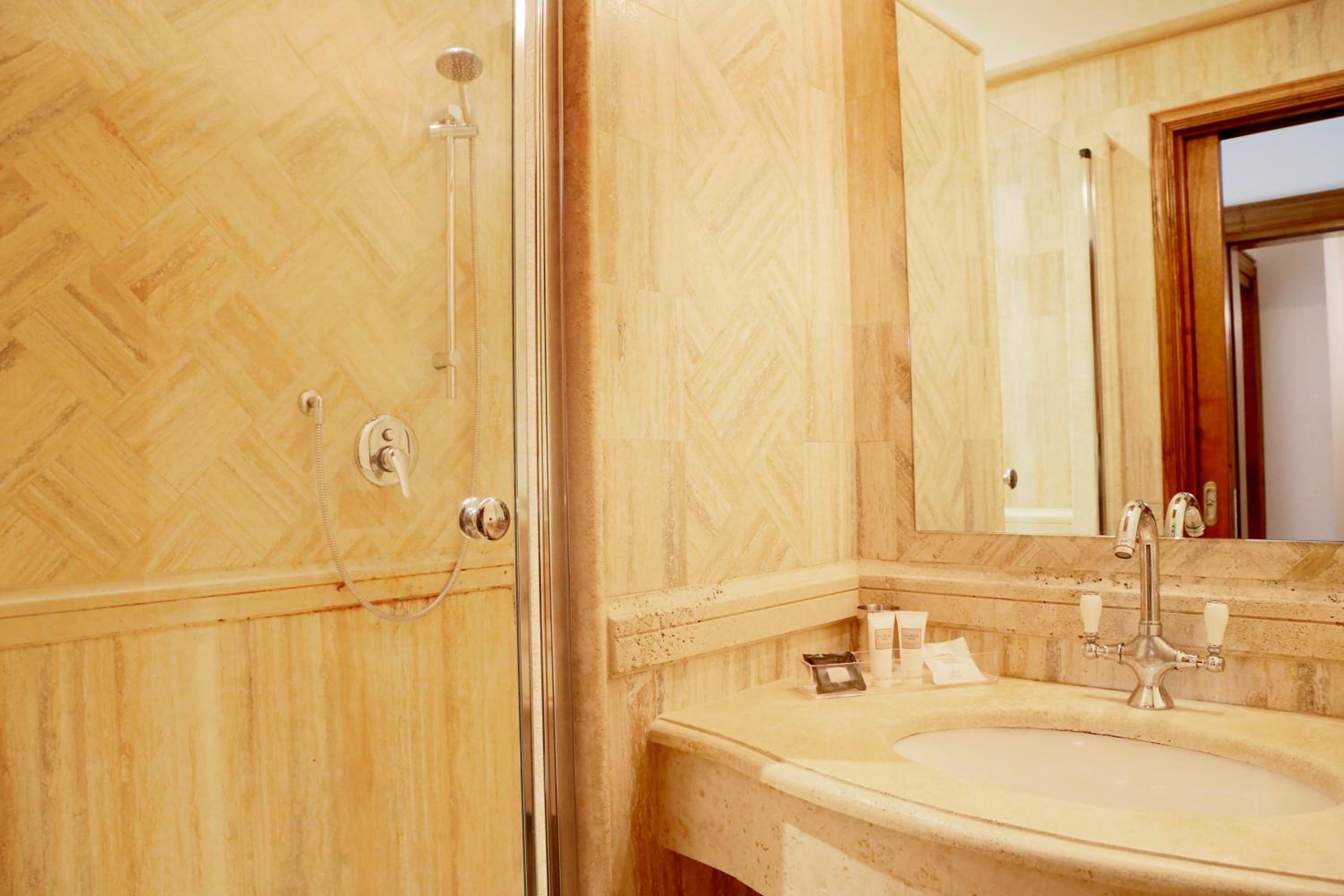 Double Room - Photo 4