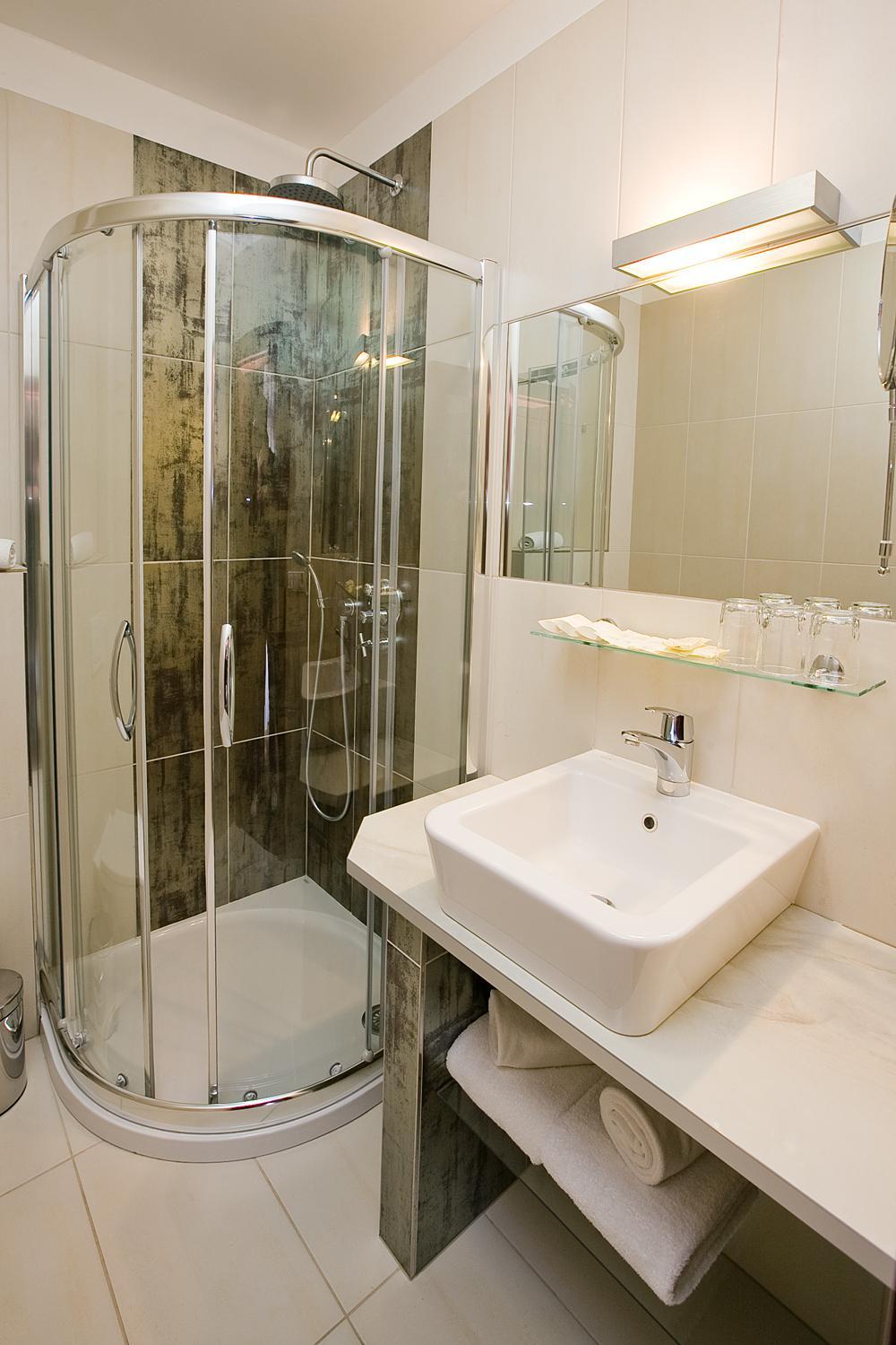 Double or Twin Room - Photo 9